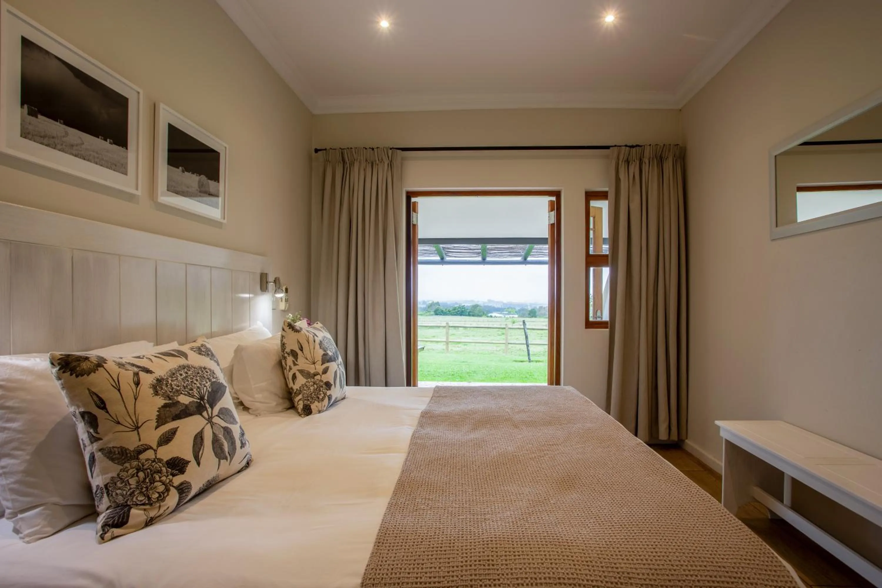 Photo of the whole room, Bed in Raptor Rise Farm