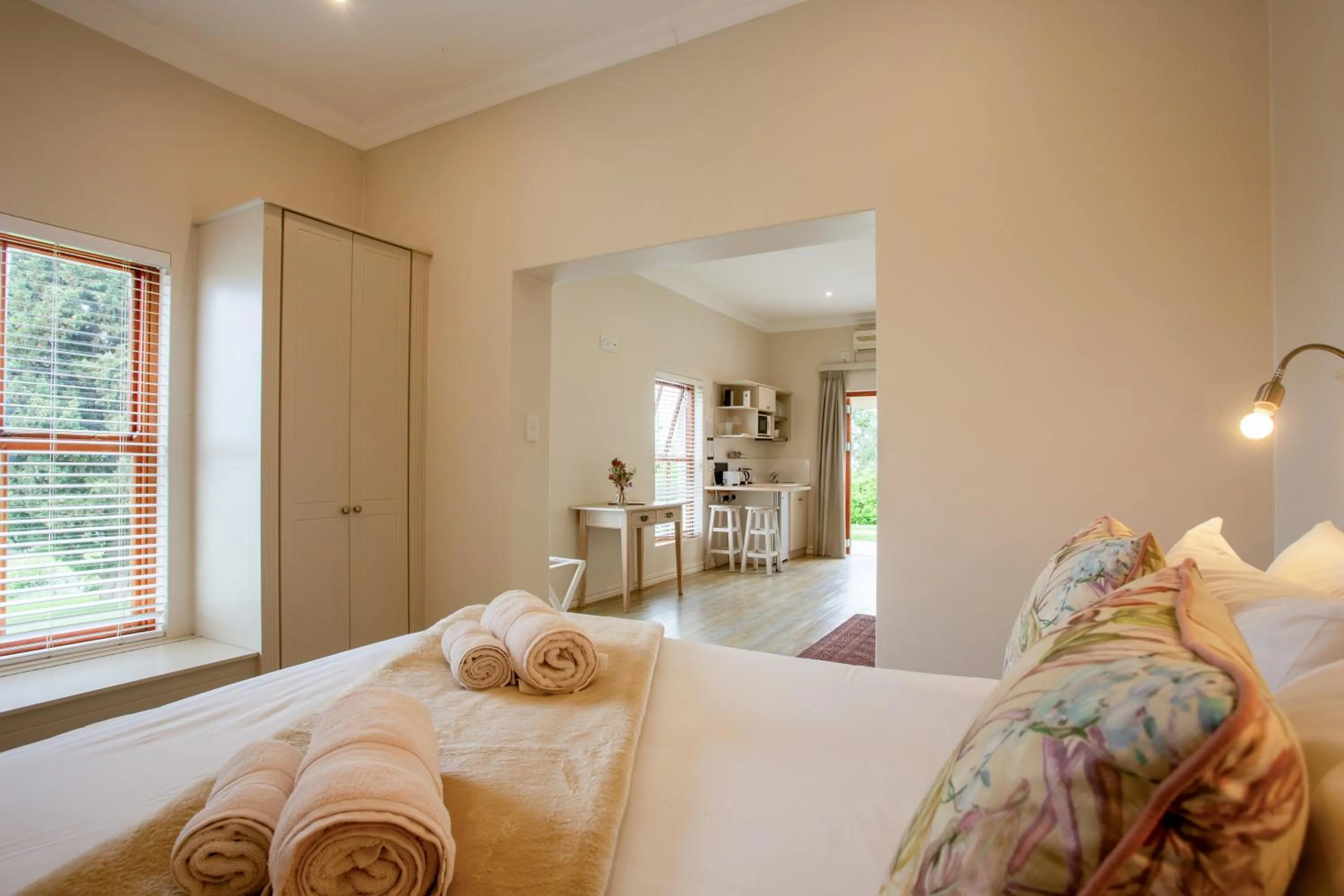 Bedroom, Bed in Raptor Rise Farm