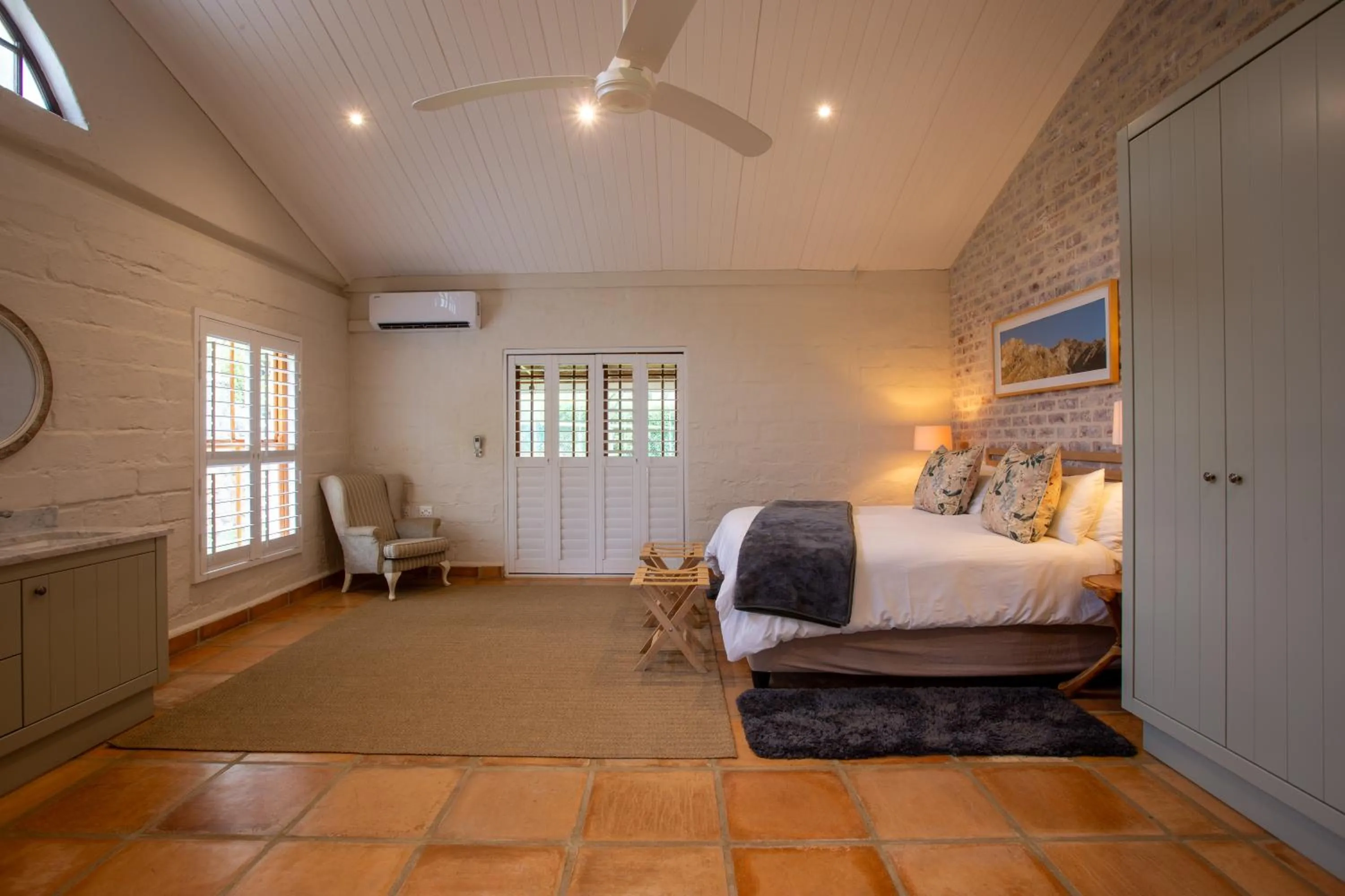 Bedroom, Bed in Raptor Rise Farm