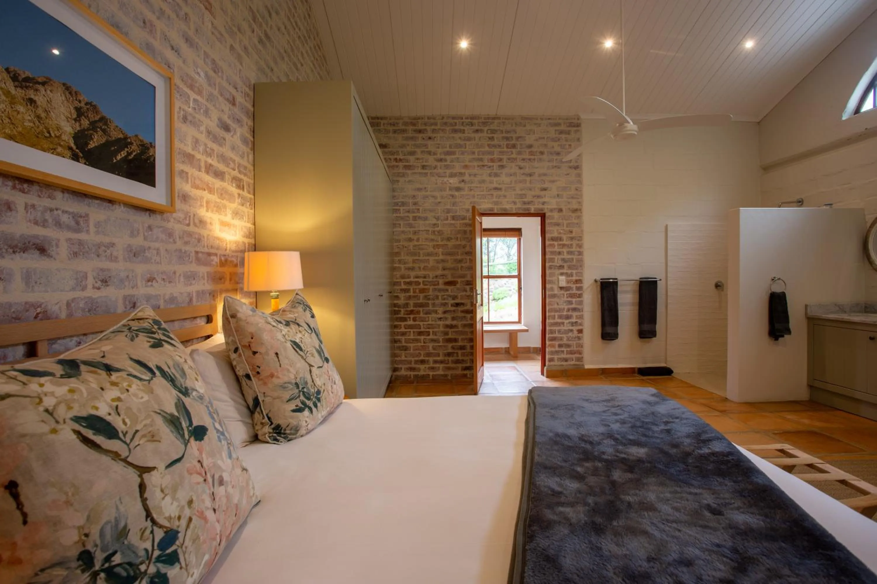 Bedroom, Bed in Raptor Rise Farm