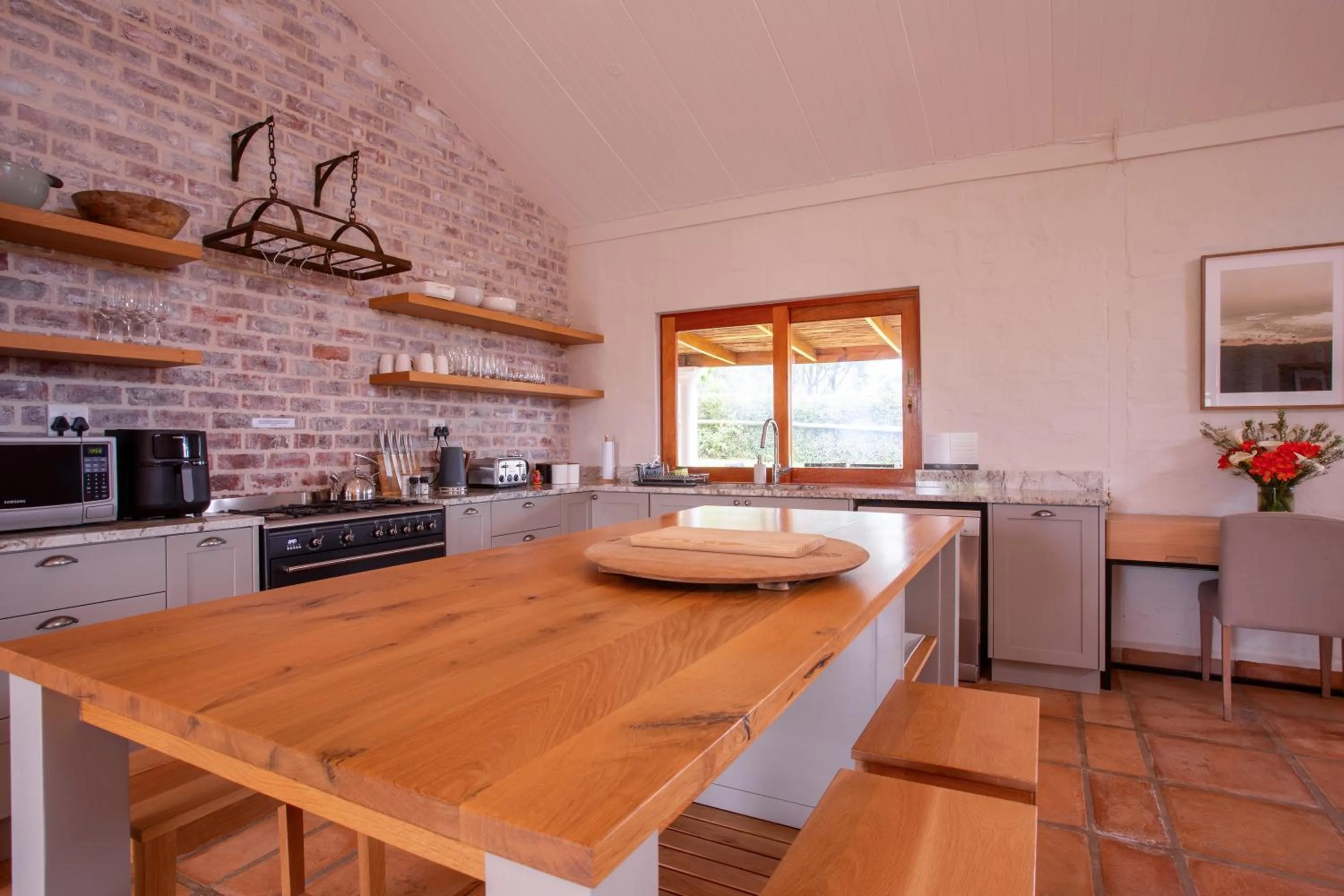 Kitchen or kitchenette in Raptor Rise Farm