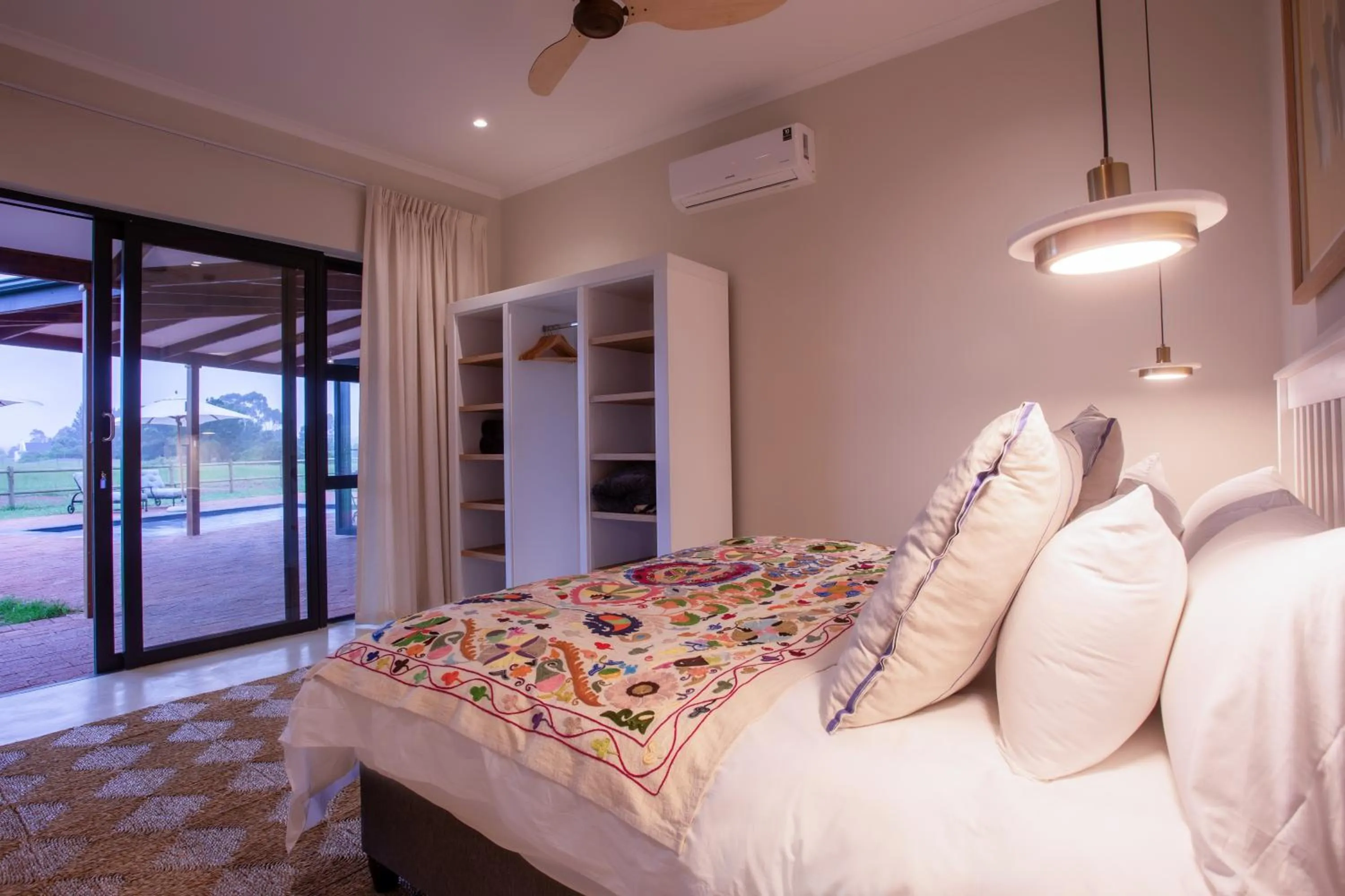 Bedroom, Bed in Raptor Rise Farm