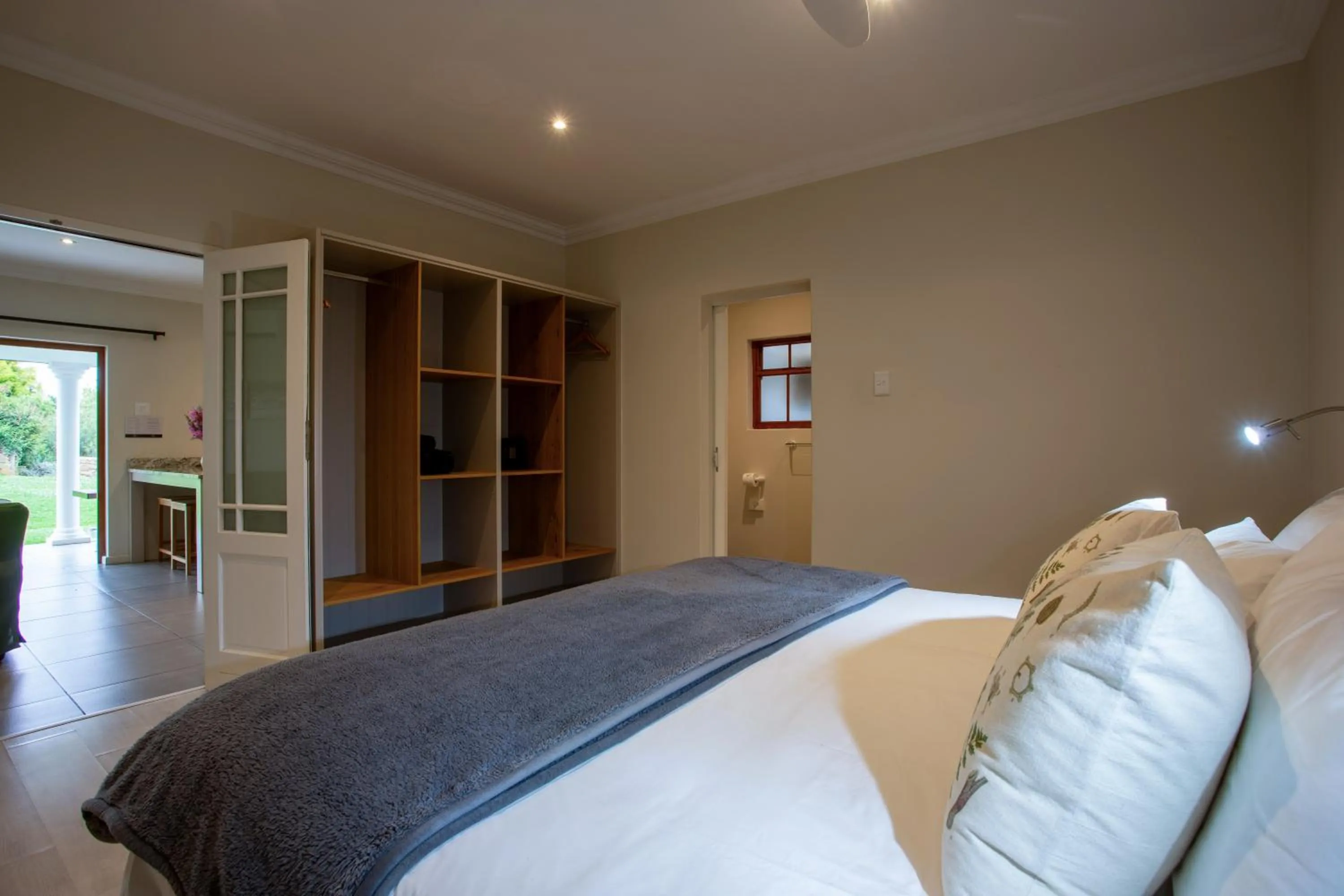 Bedroom, Bed in Raptor Rise Farm