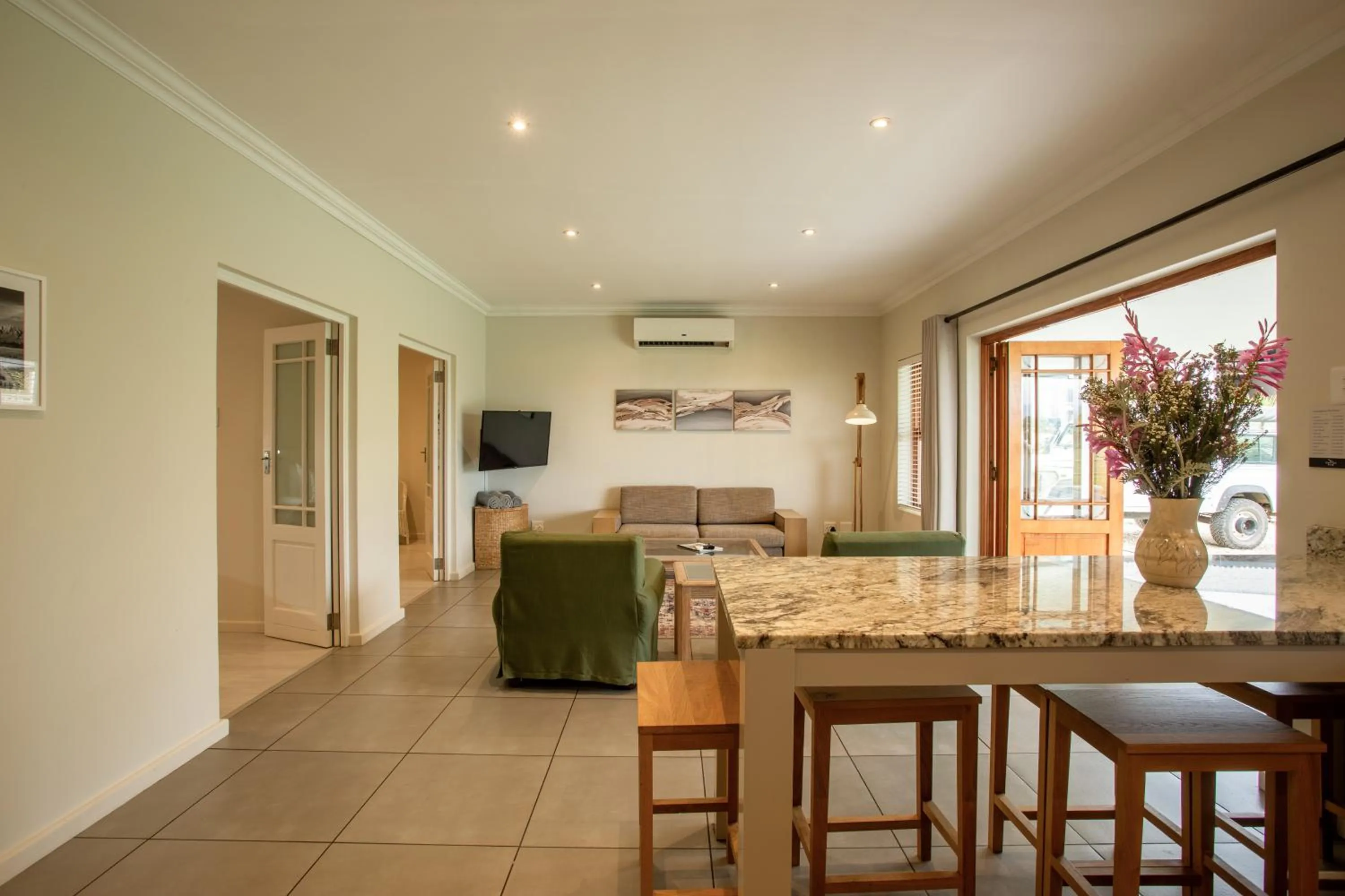 TV and multimedia in Raptor Rise Farm