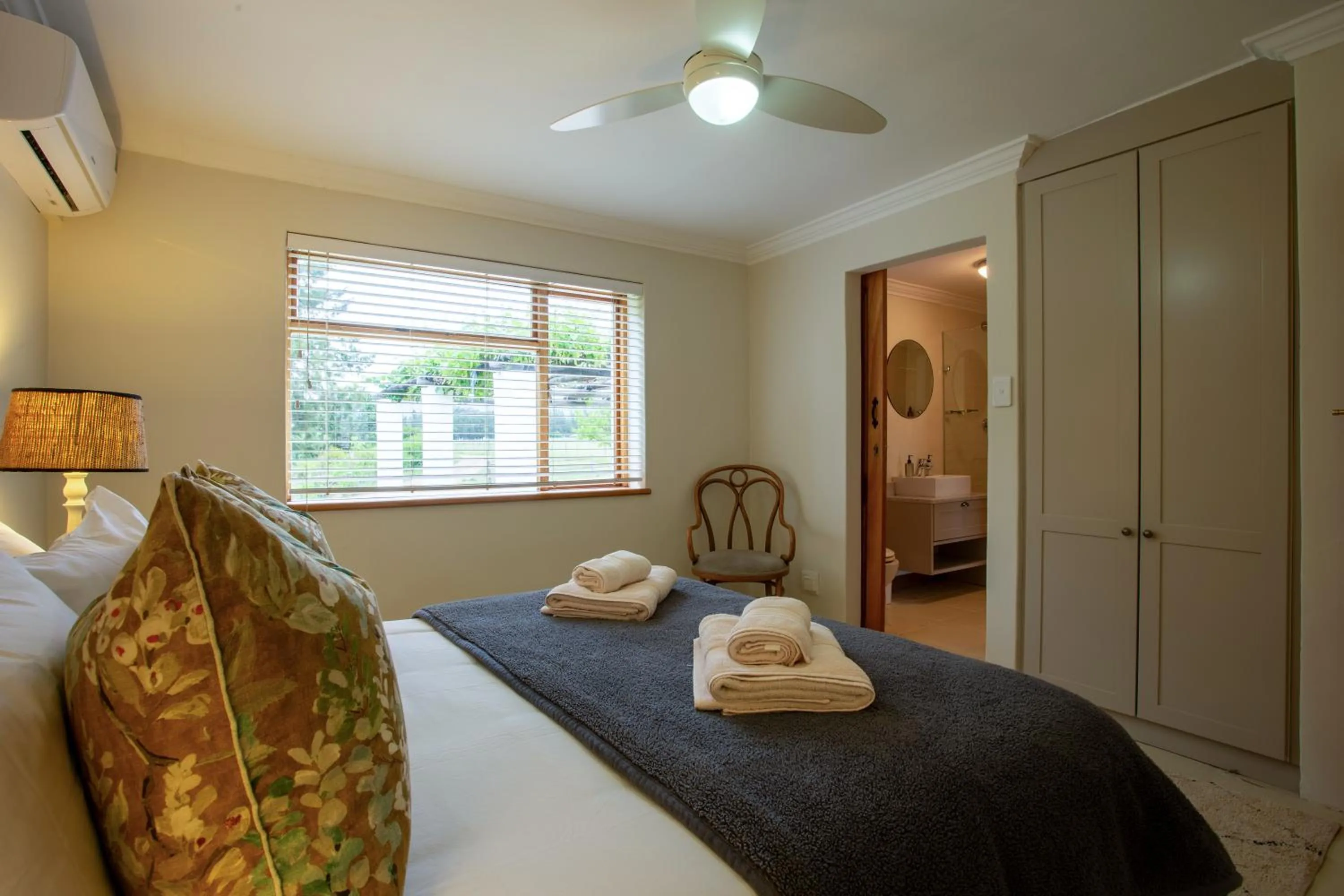 Bedroom, Bed in Raptor Rise Farm