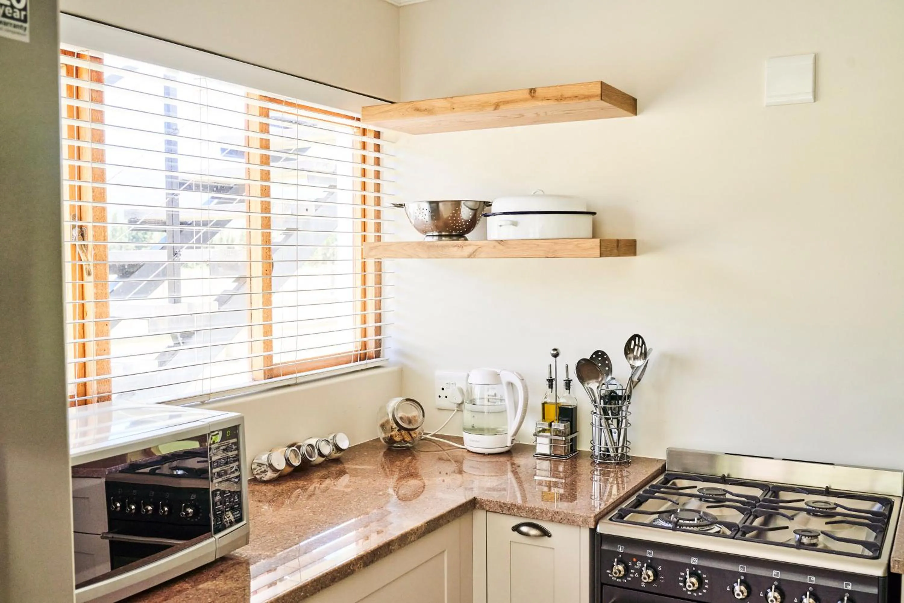 Coffee/tea facilities in Raptor Rise Farm