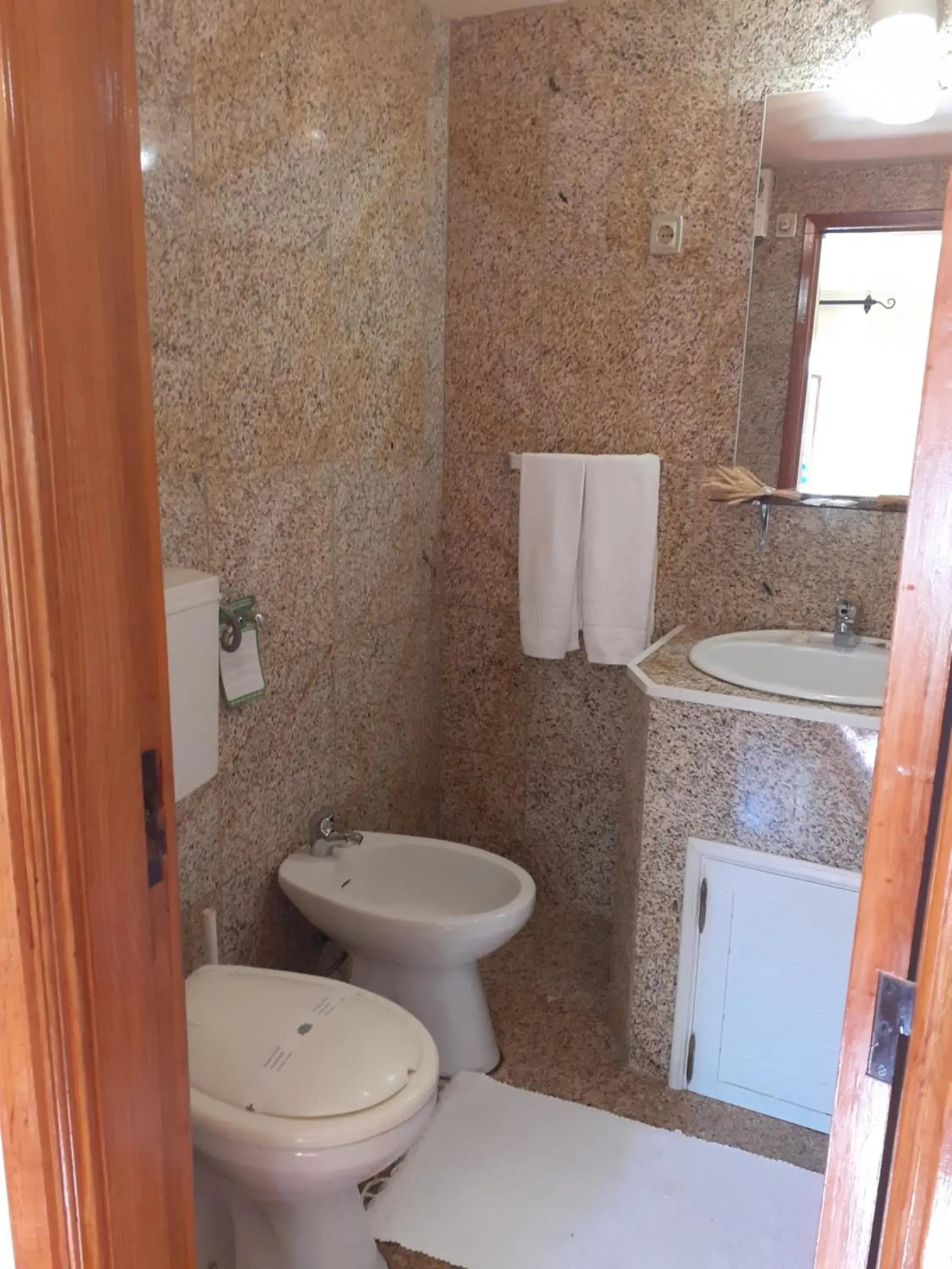 Two-Bedroom House in Casas do Cruzeiro Two-Bedroom House in Casas do Cruzeiro