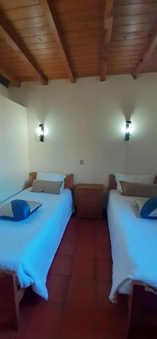 Three-Bedroom House - single occupancy in Casas do Cruzeiro