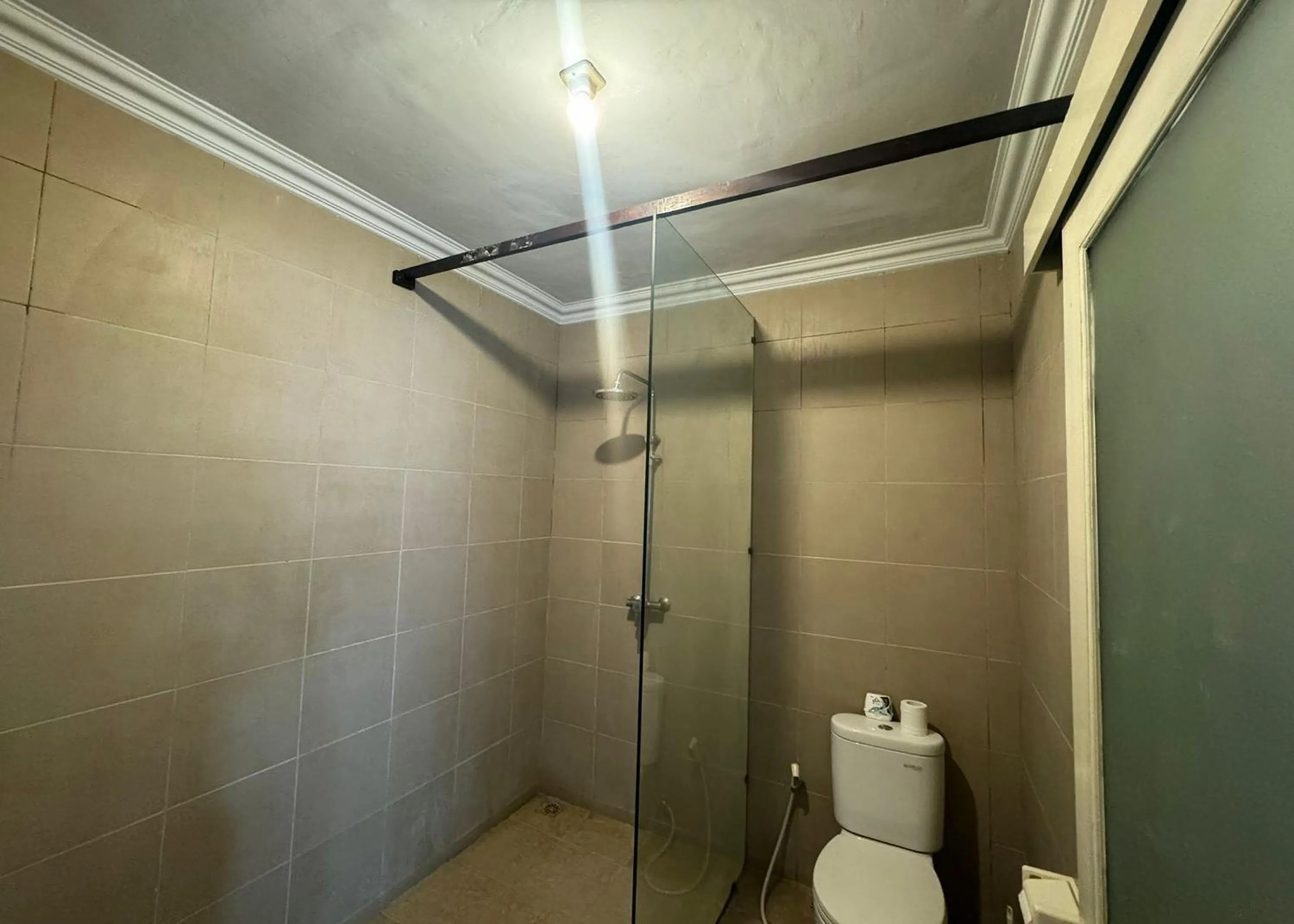 Bathroom in Rama - Laksmi Guesthouse