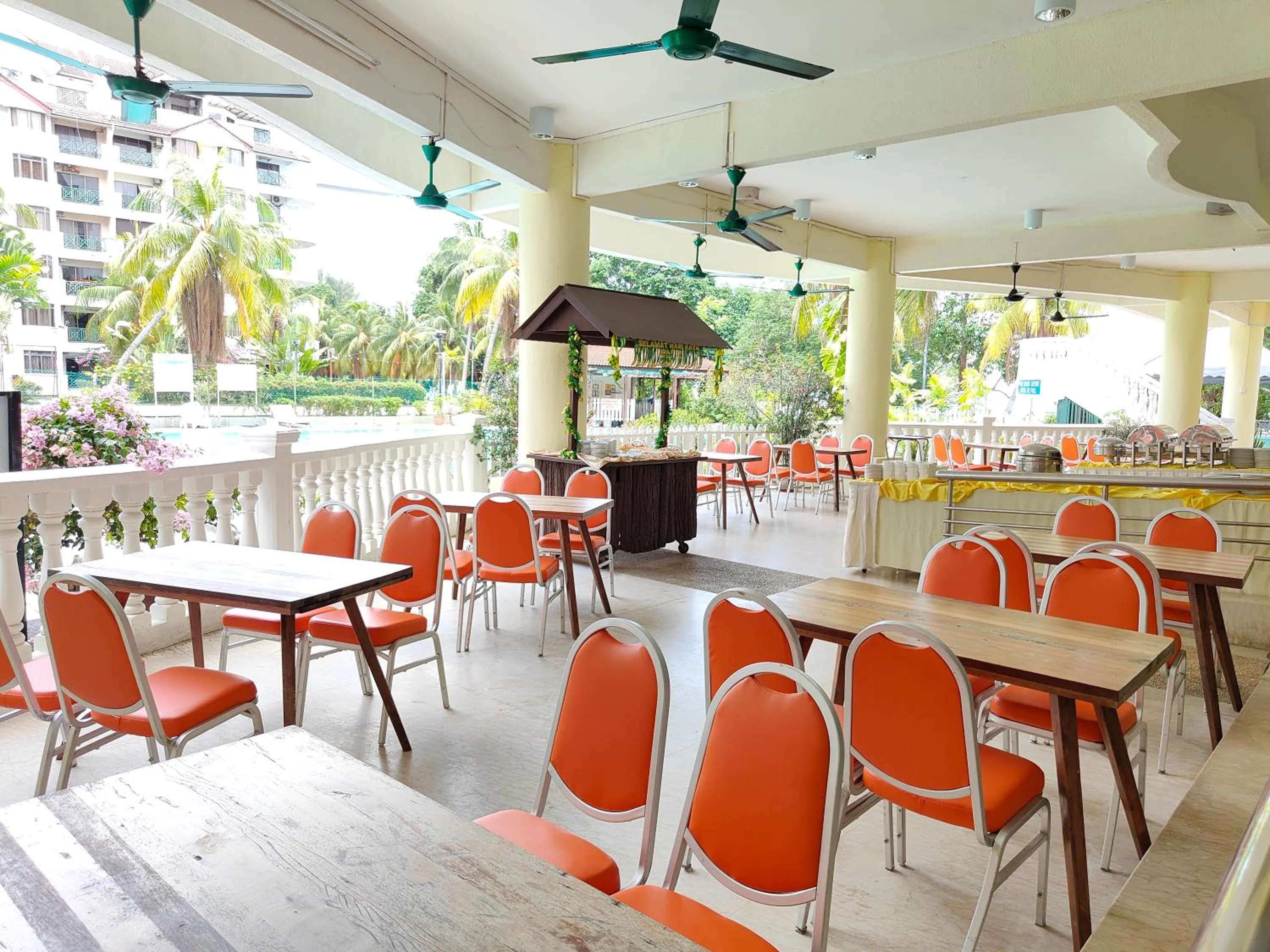 Restaurant/places to eat in BAYU BEACH RESORT
