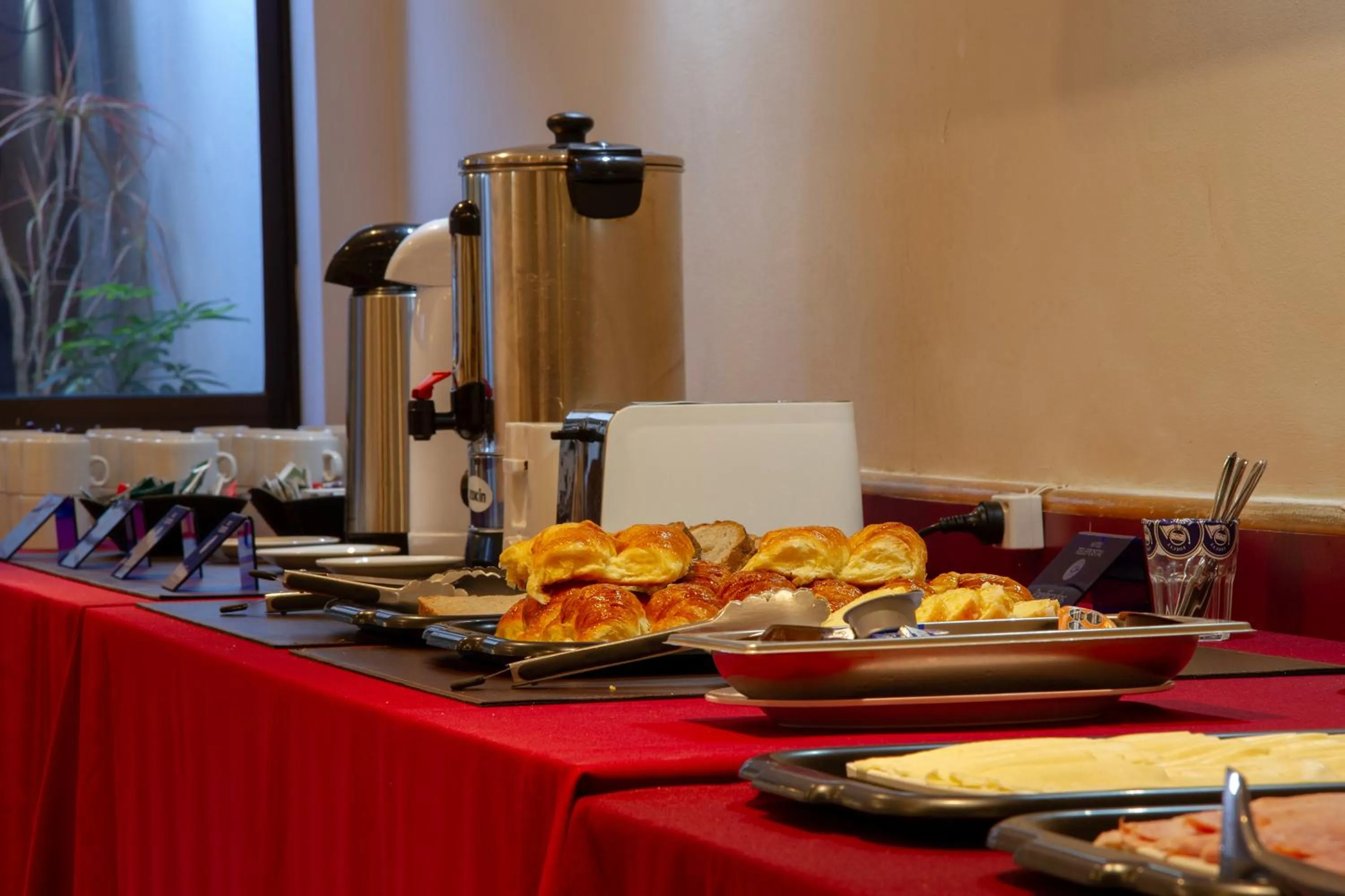 Continental breakfast in Hotel Telepostal Congreso