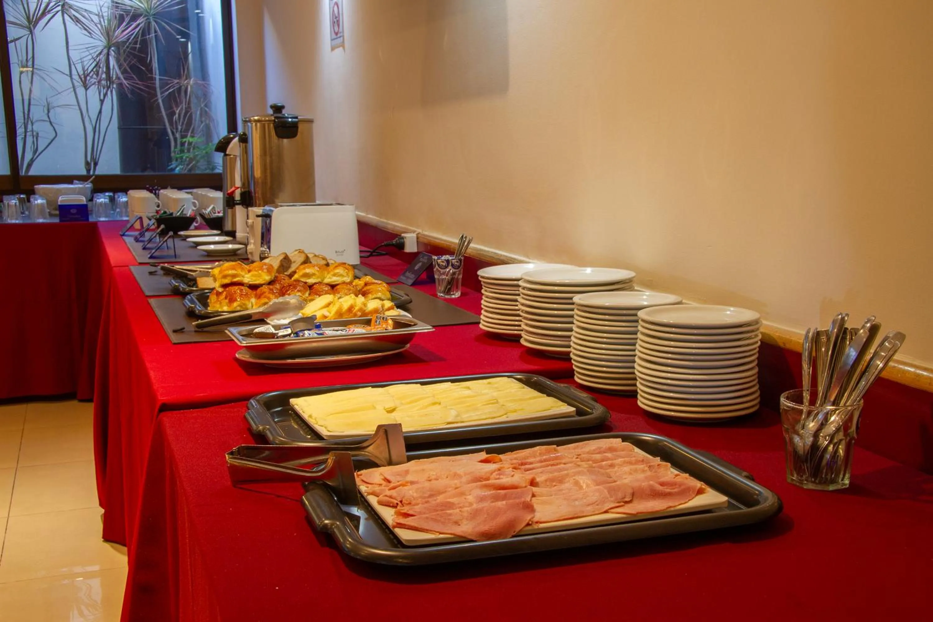 Continental breakfast in Hotel Telepostal Congreso
