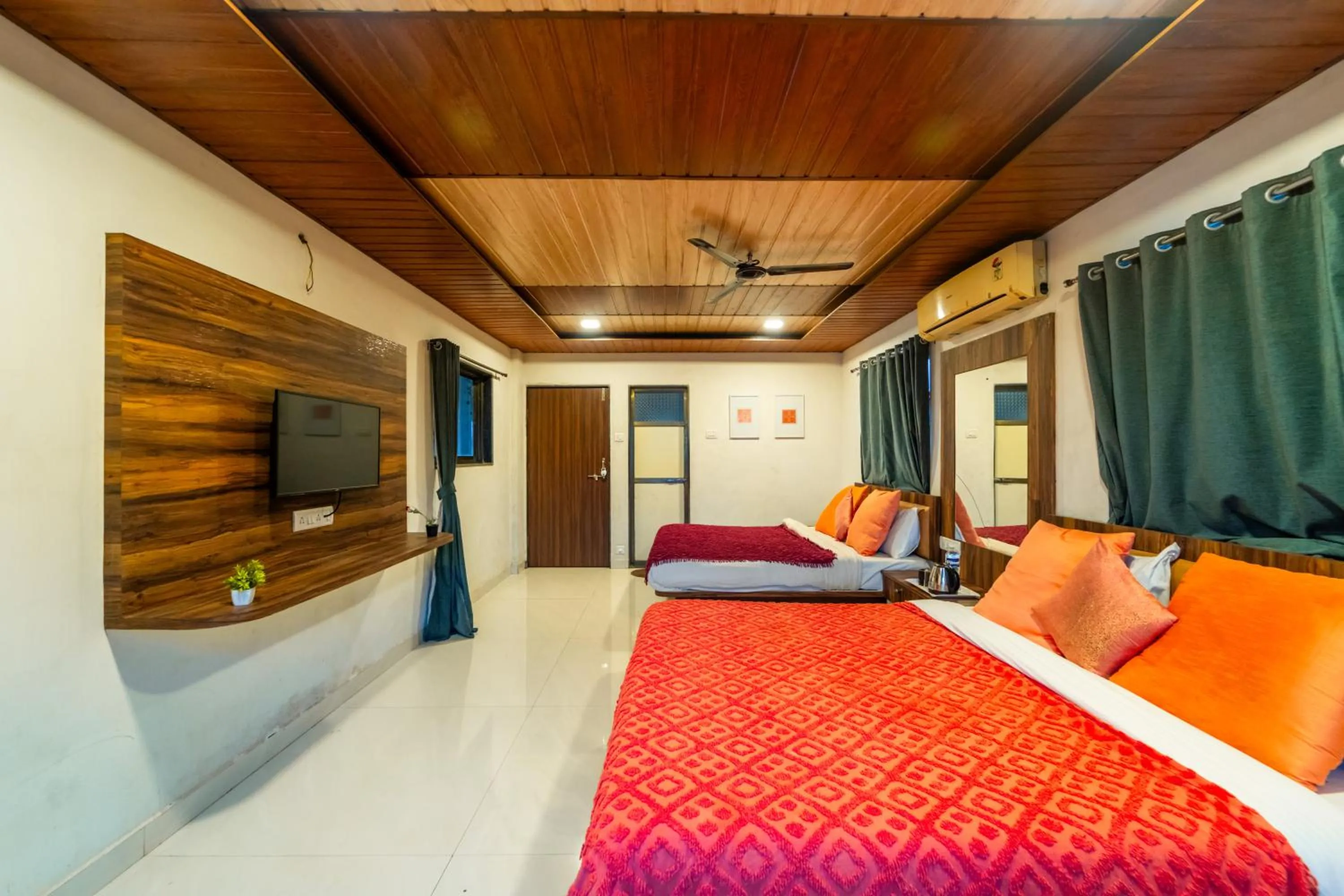 Bedroom, Bed in Strawberry County