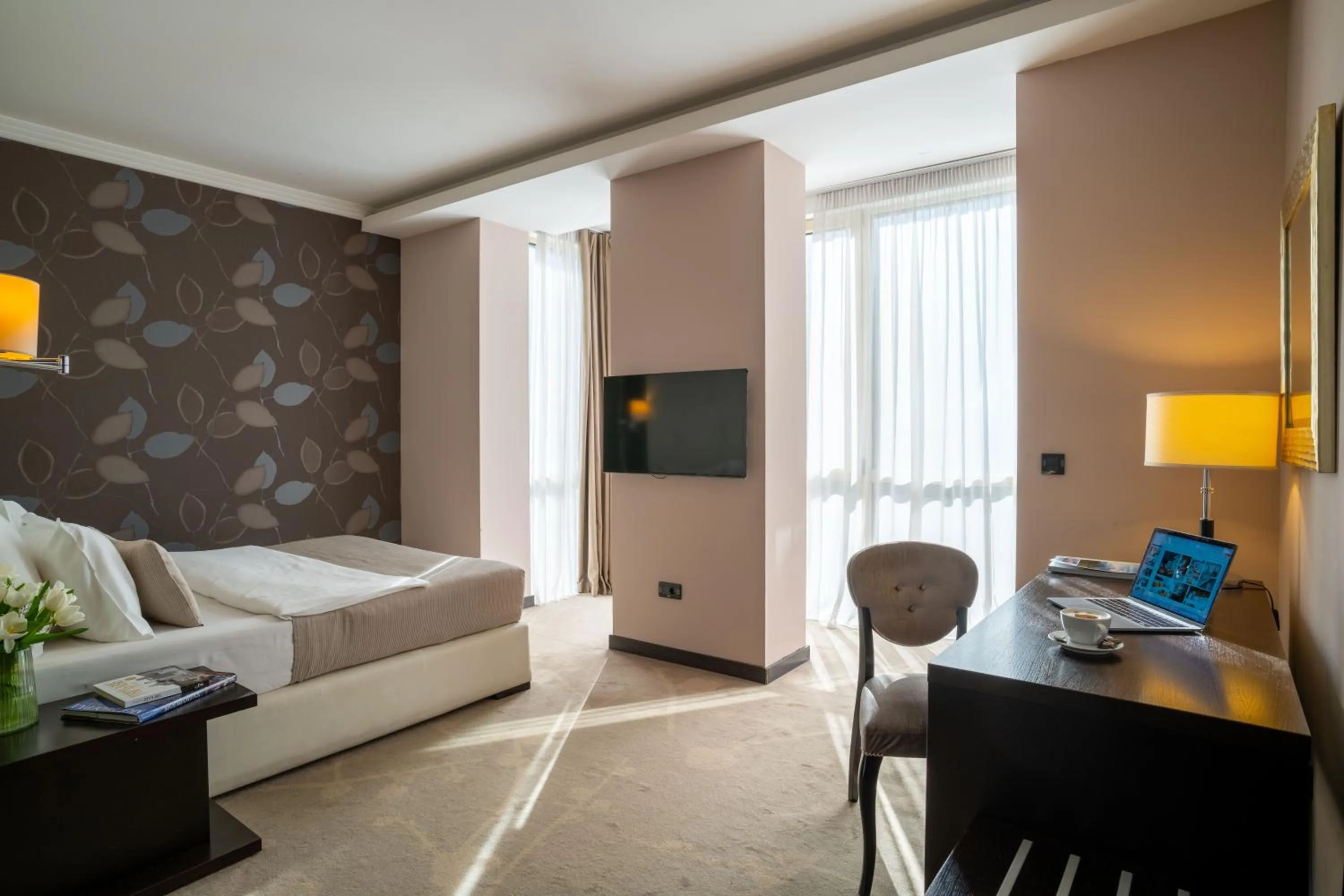 Photo of the whole room, Bed in Hotel Constantine the Great