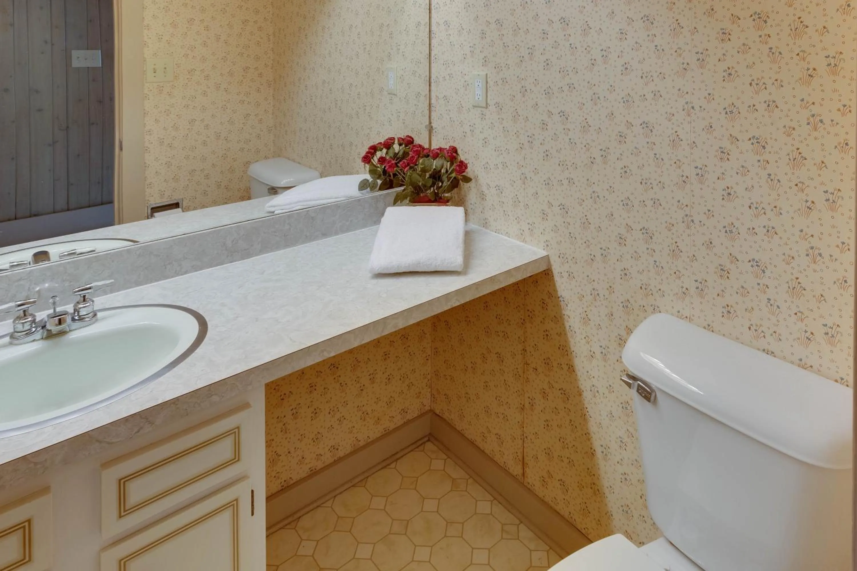 Bathroom in Stony Court at Bryce Mountain