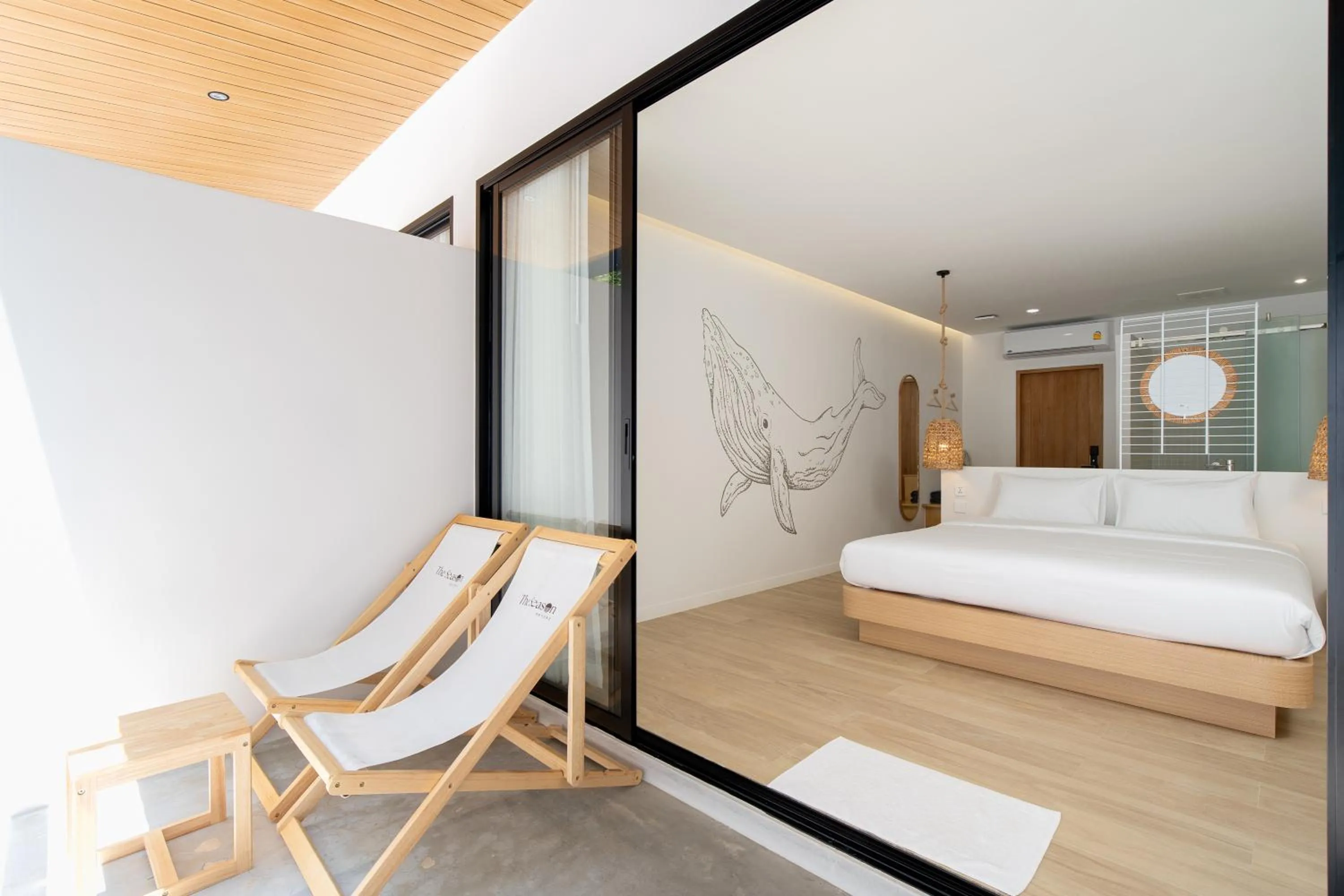 View (from property/room), Bed in The Season Resort