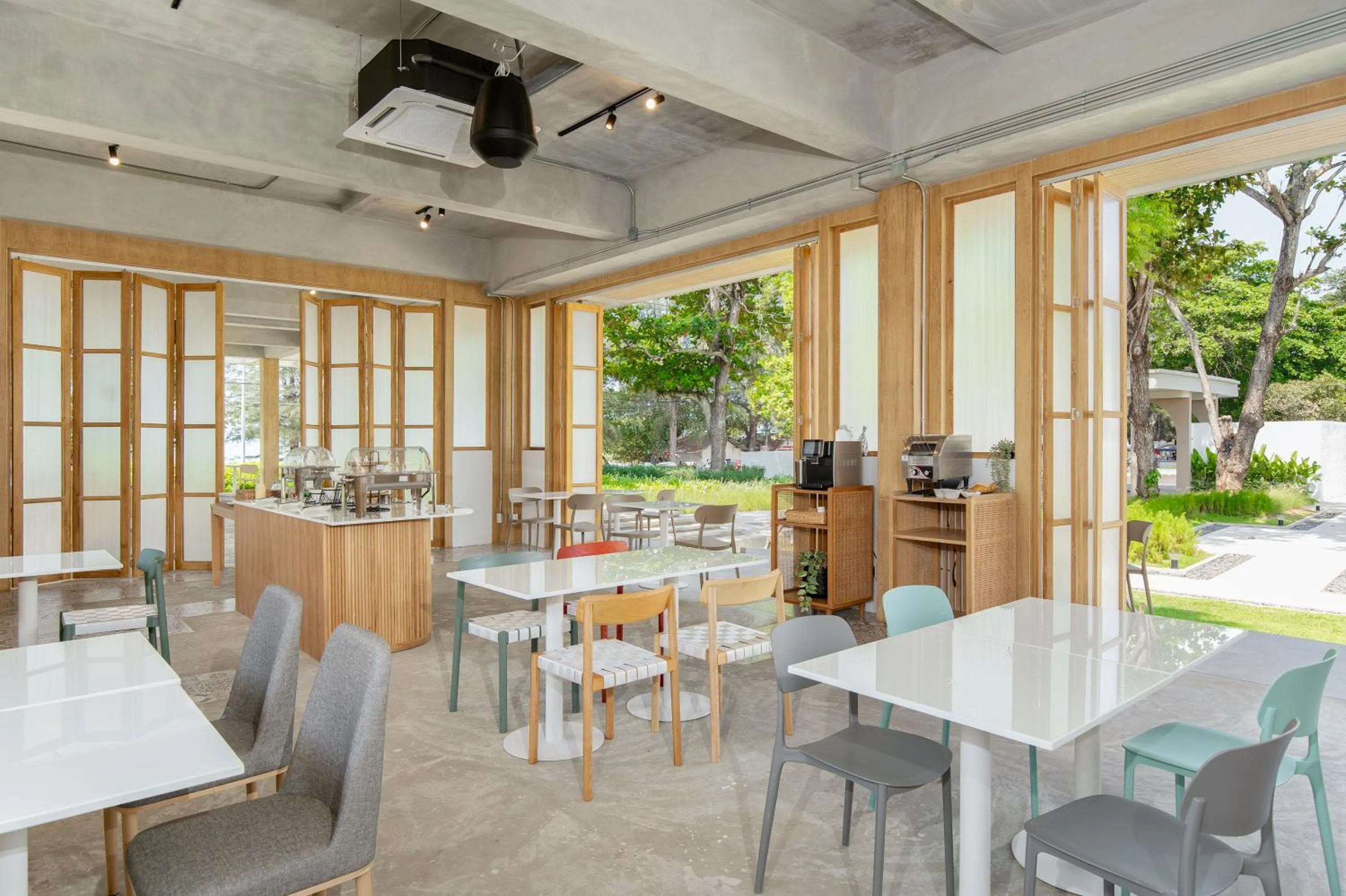 Food and drinks in The Season Resort