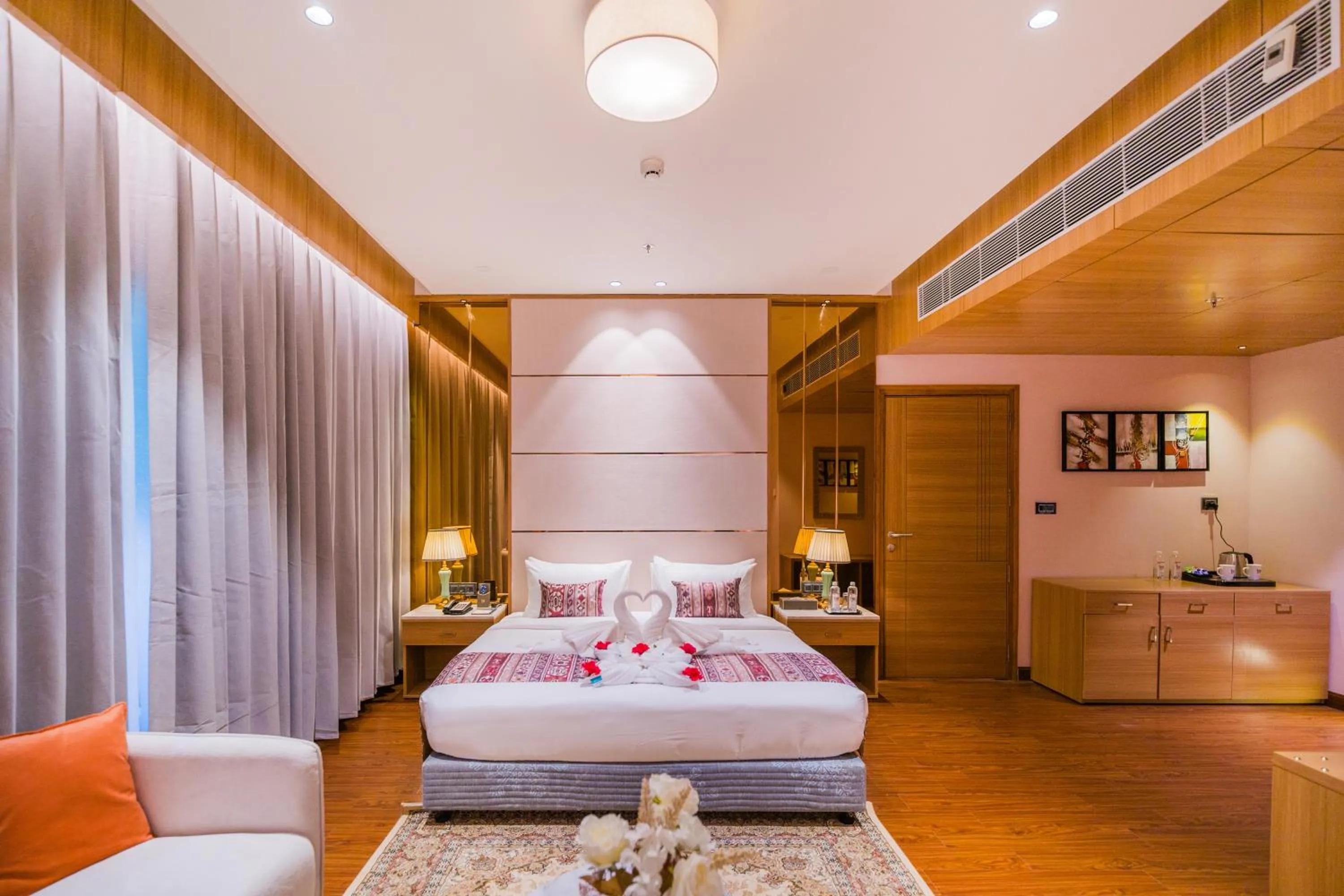 Bedroom, Bed in The Maple Hotel