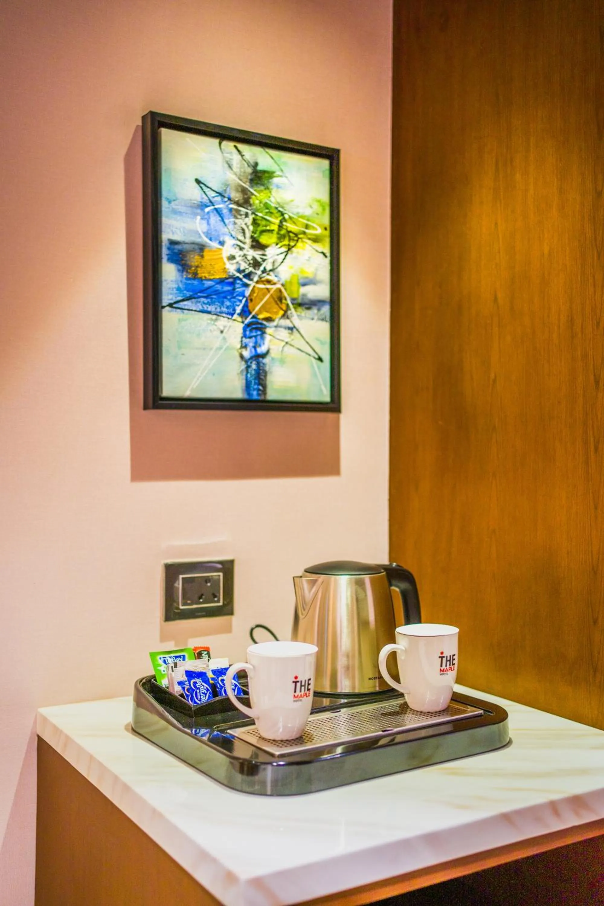 Coffee/tea facilities in The Maple Hotel