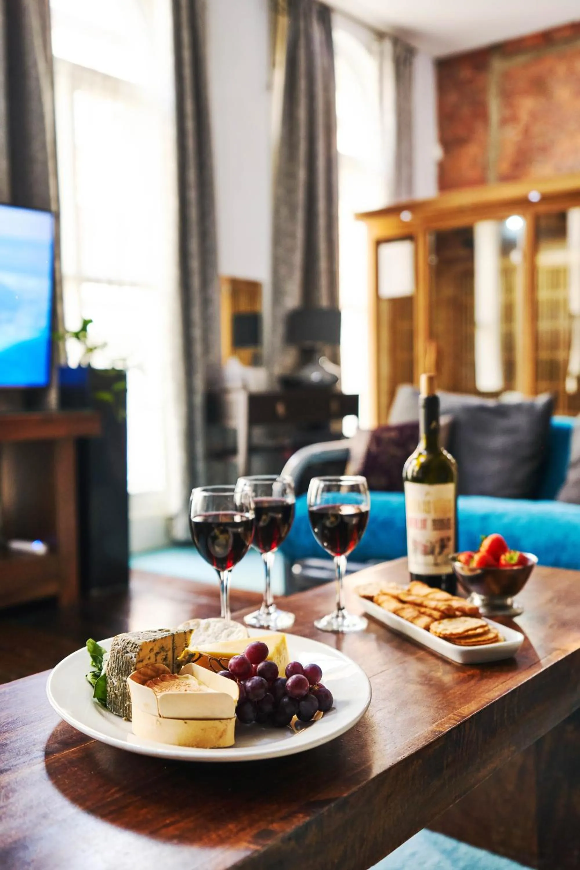 Communal lounge/ TV room in Lushpads