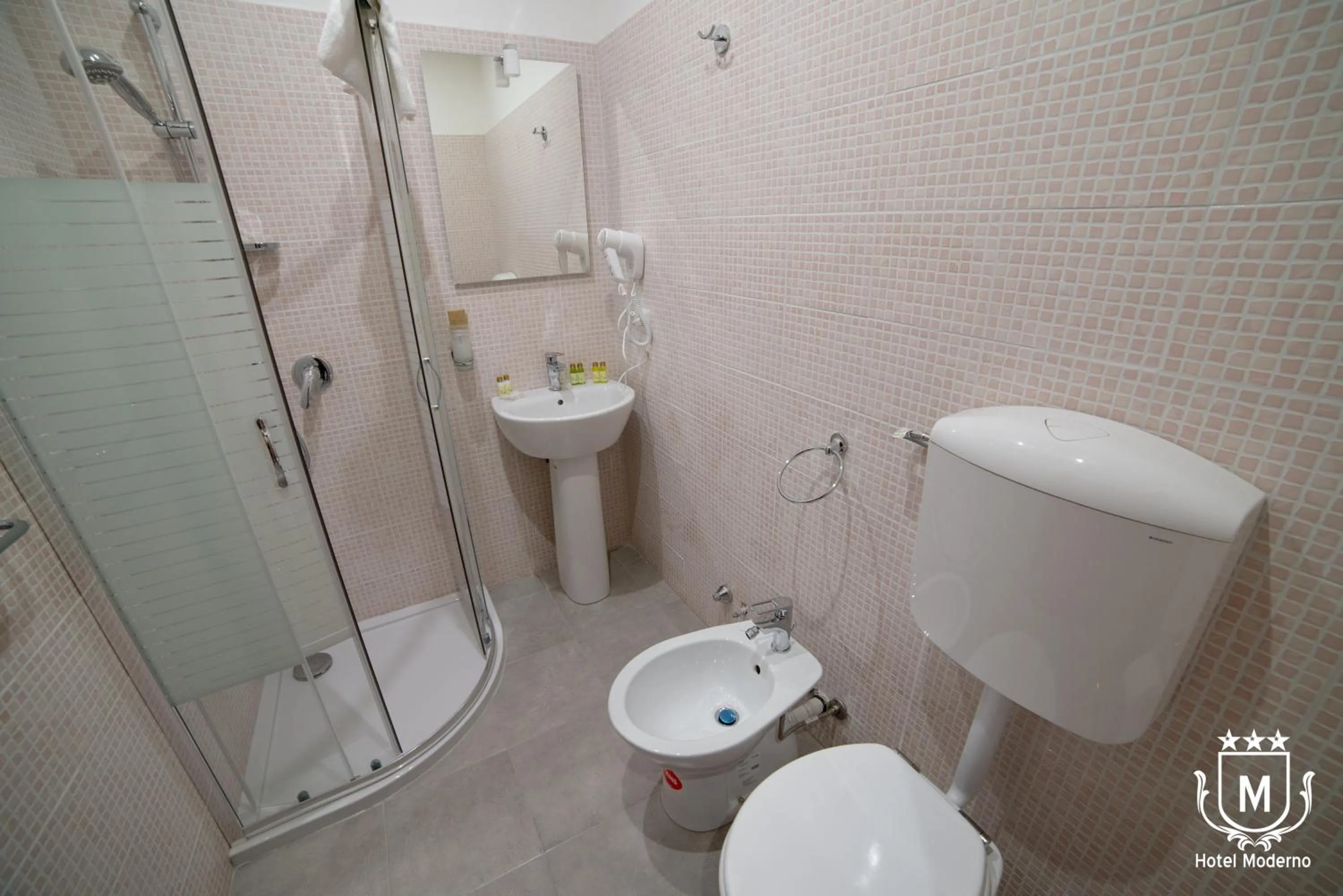 Toilet in Hotel Moderno