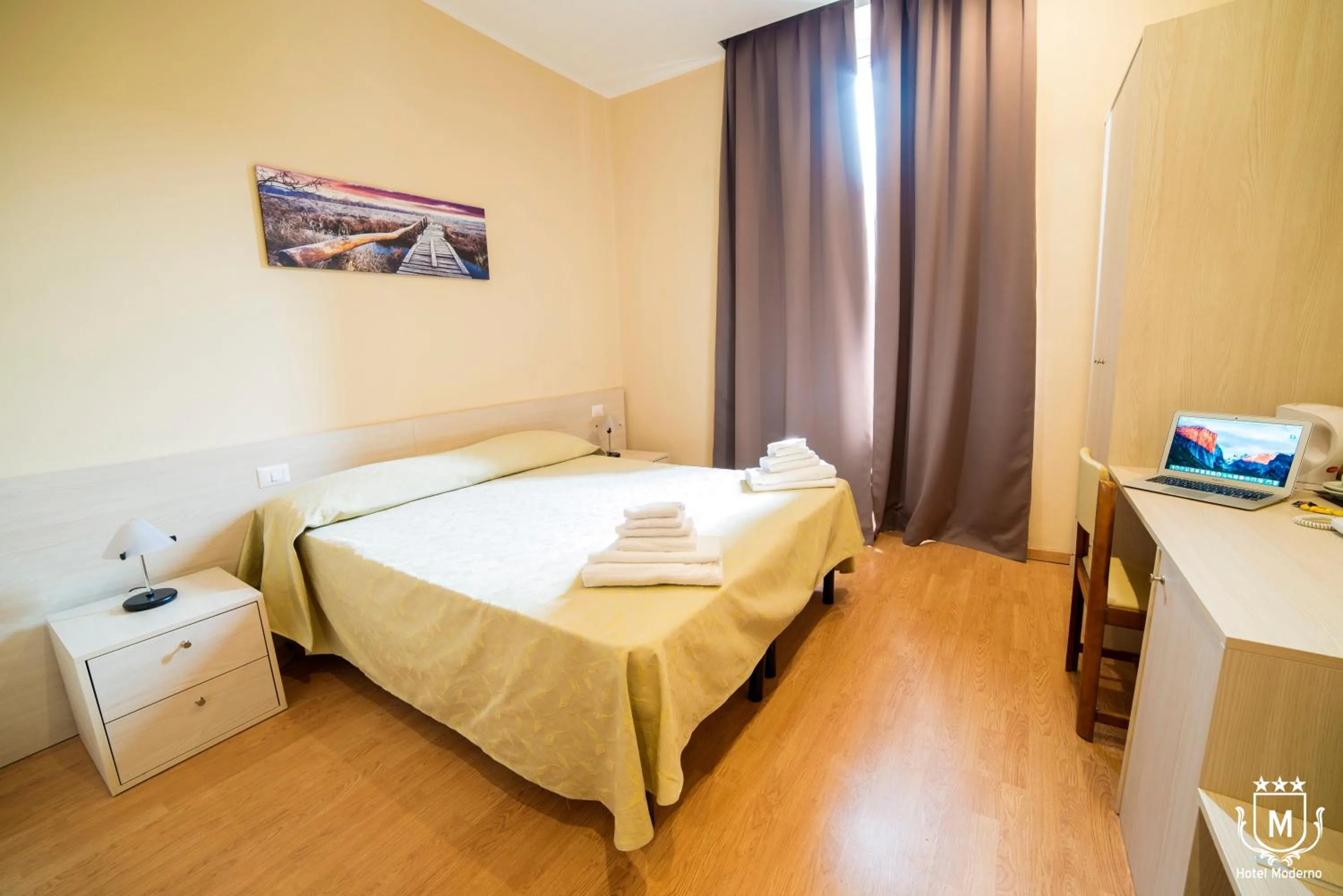 Bed in Hotel Moderno