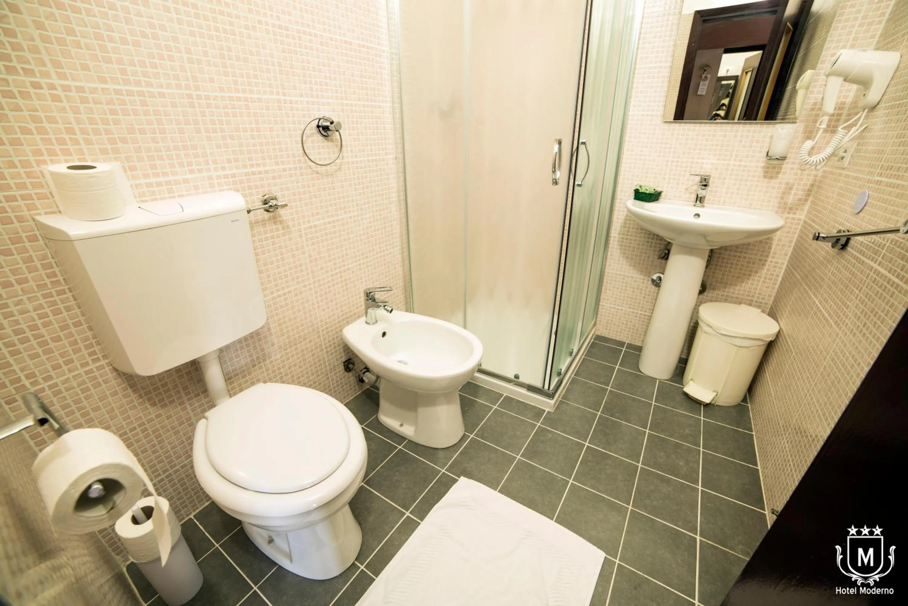 Bathroom in Hotel Moderno