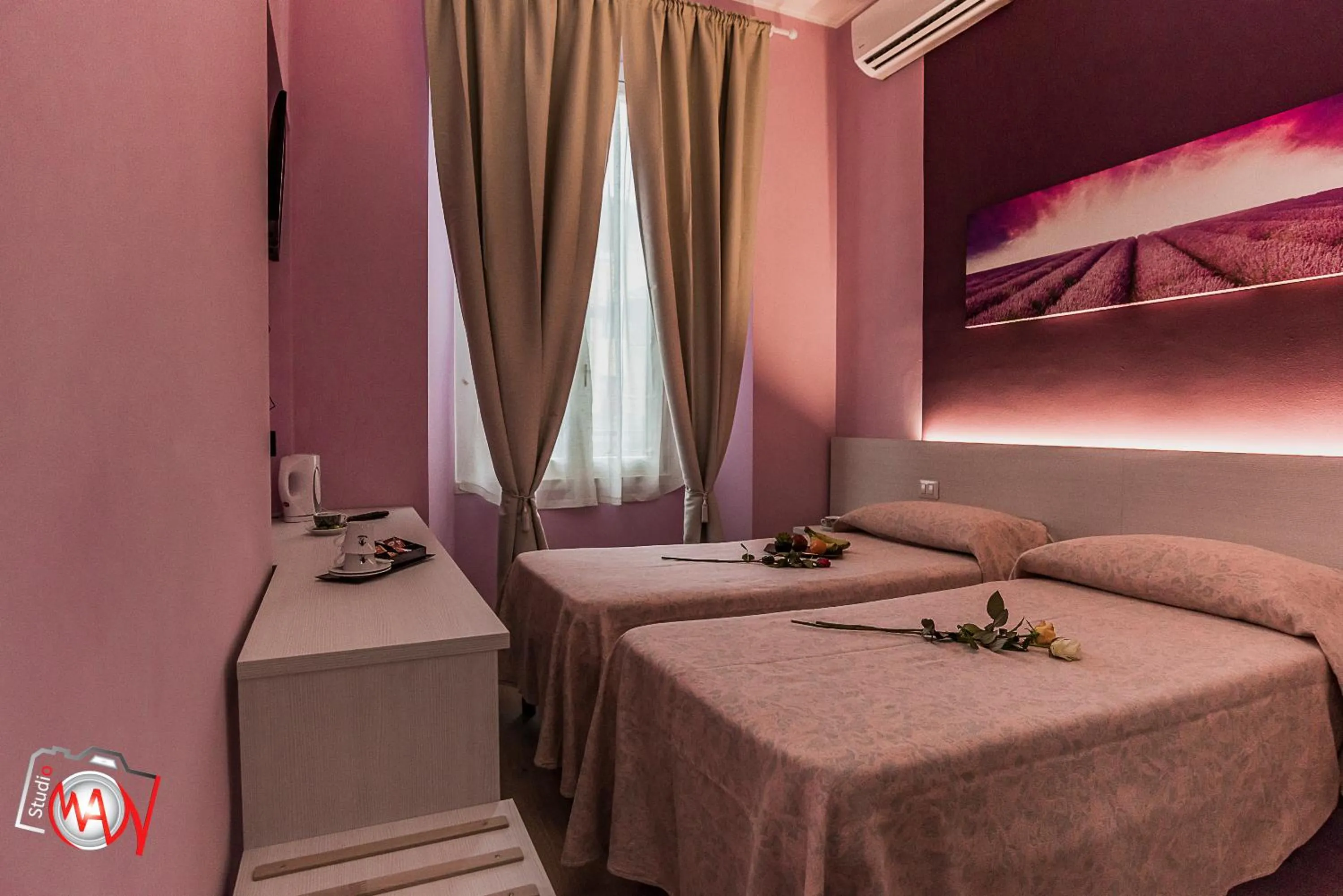 Decorative detail, Bed in Hotel Moderno