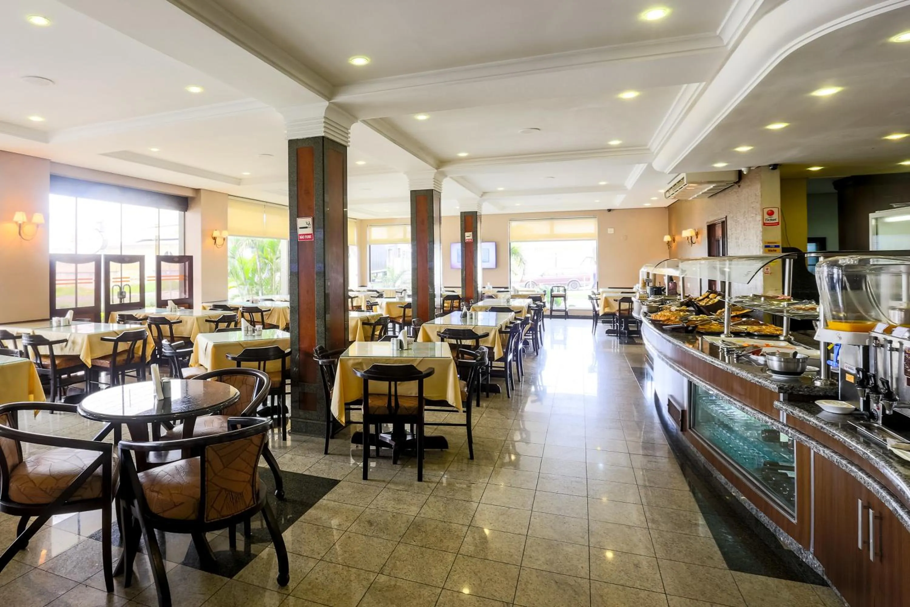 Restaurant/places to eat in Hotel Exclusivo