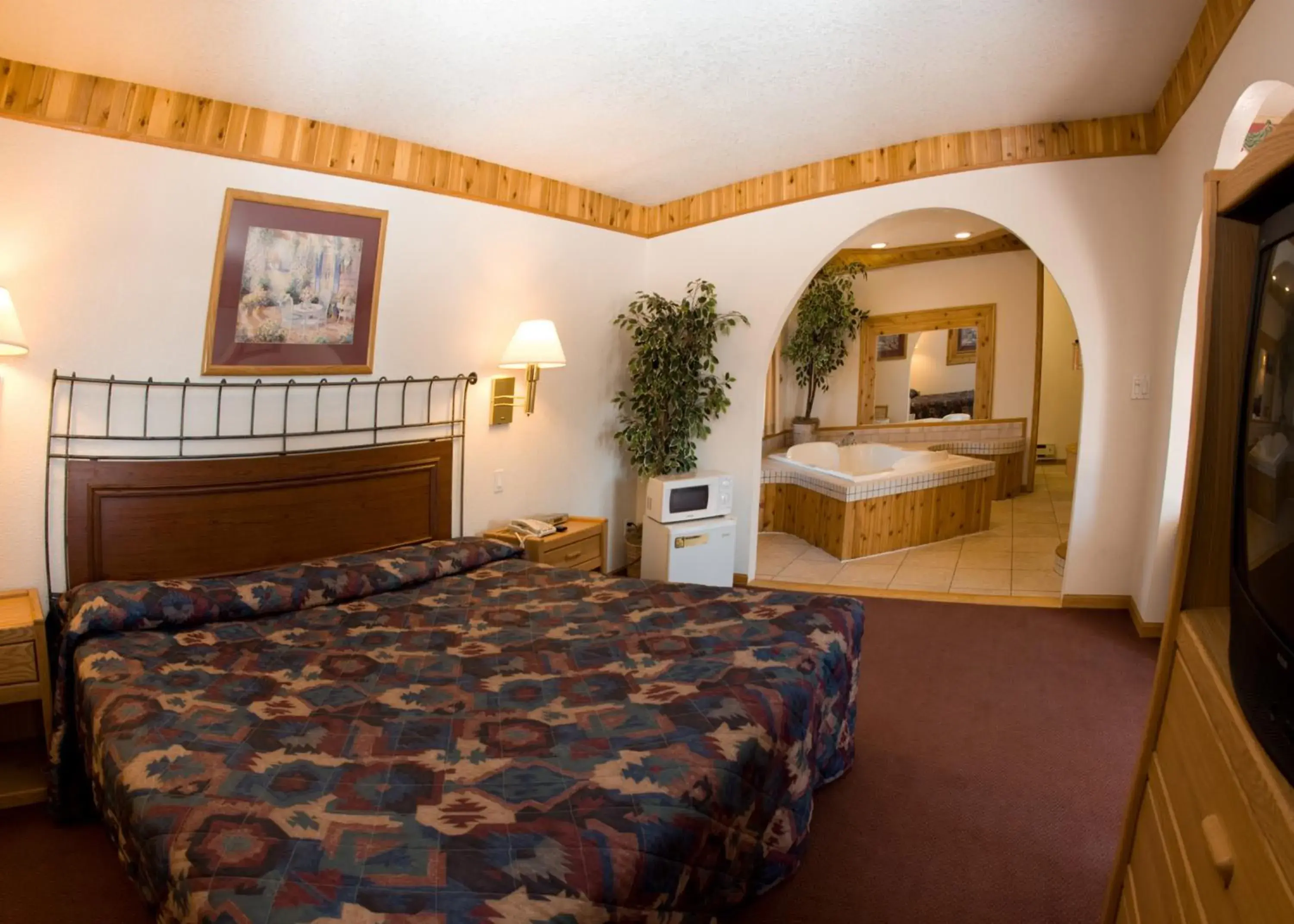 Suite with Hot Tub in North Country Inn & Suites Suite with Hot Tub in North Country Inn & Suites