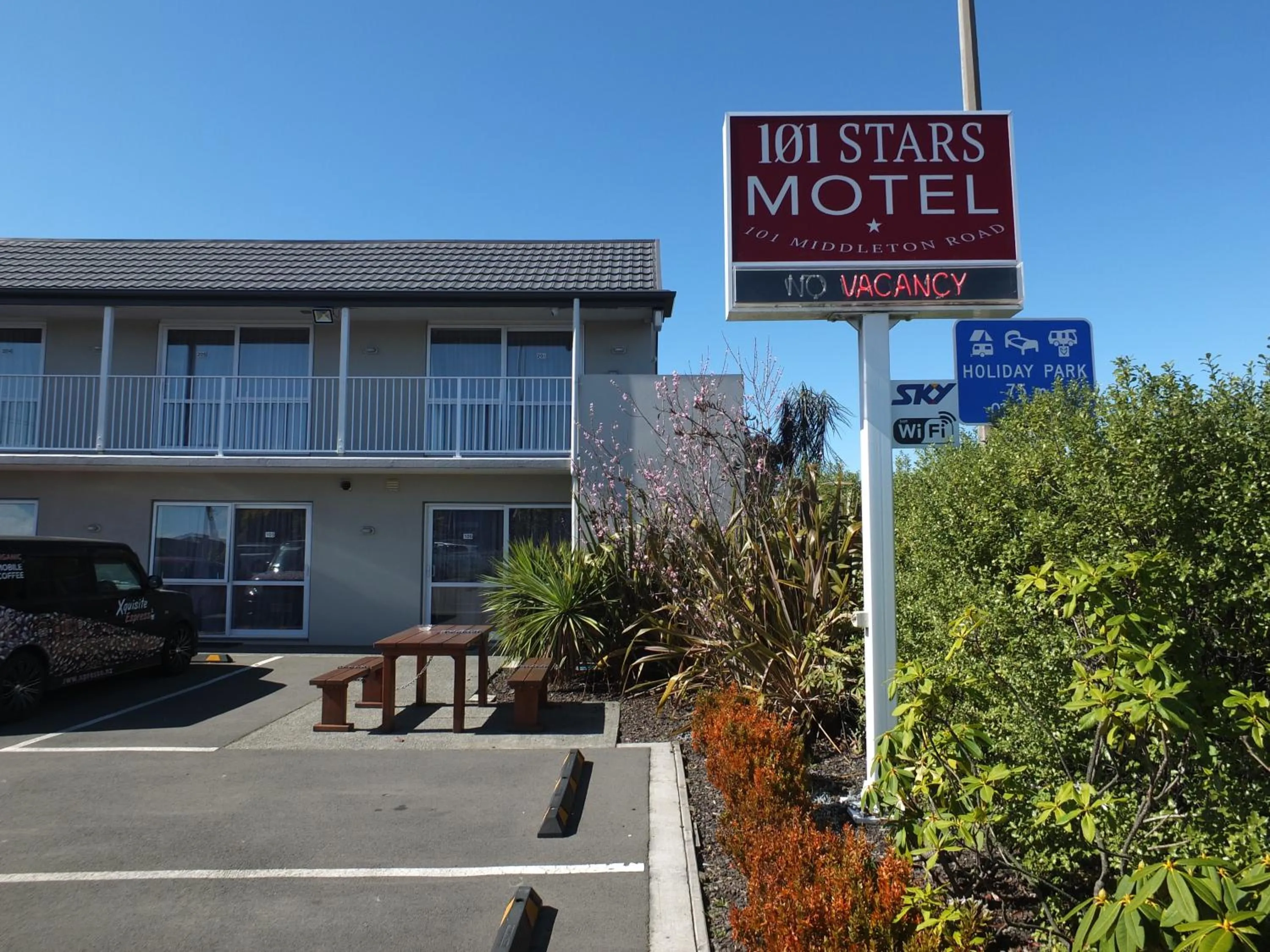 Property building in 101 Stars Motel