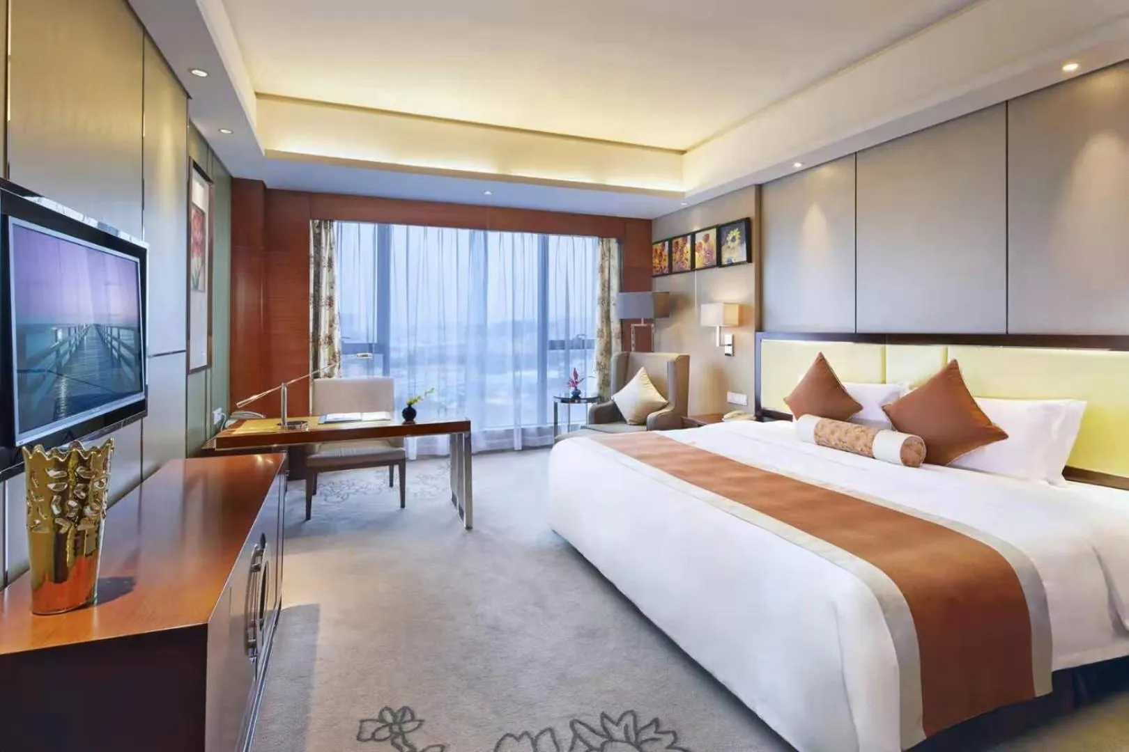 Bed in Guangzhou ChangFeng Gloria Plaza Hotel