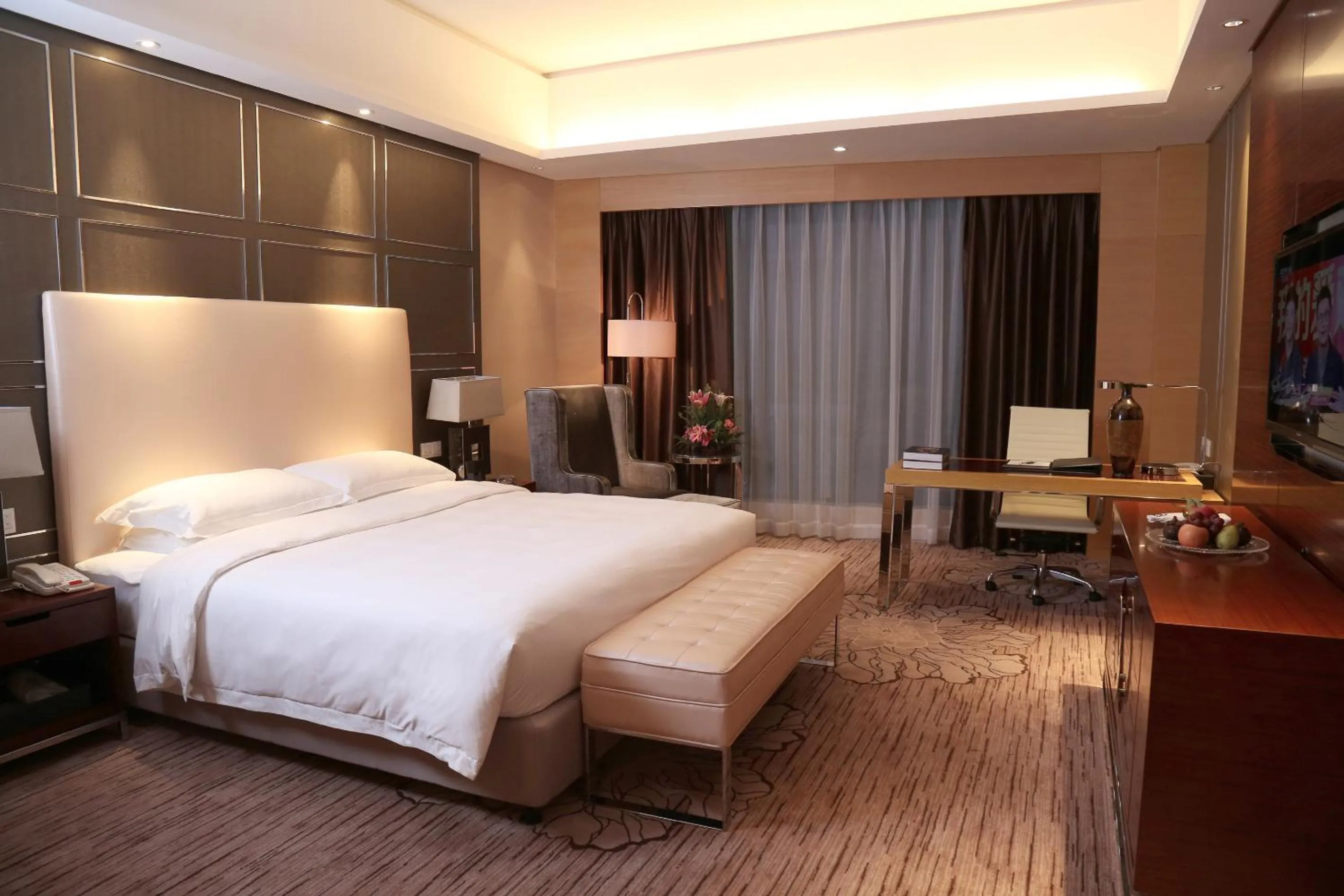 Bed in Guangzhou ChangFeng Gloria Plaza Hotel