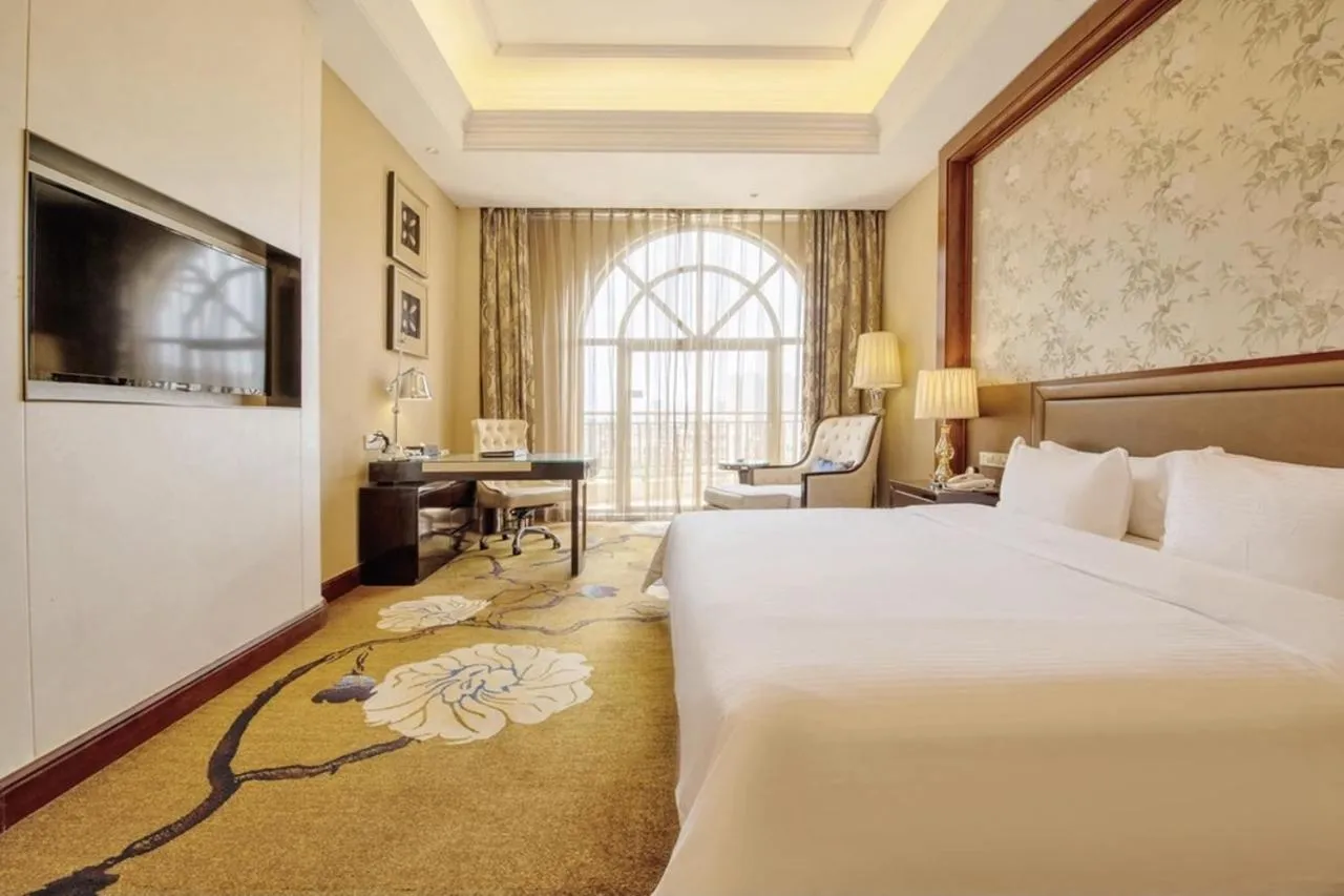 Bed in Days Hotel by Wyndham Logan City Huizhou