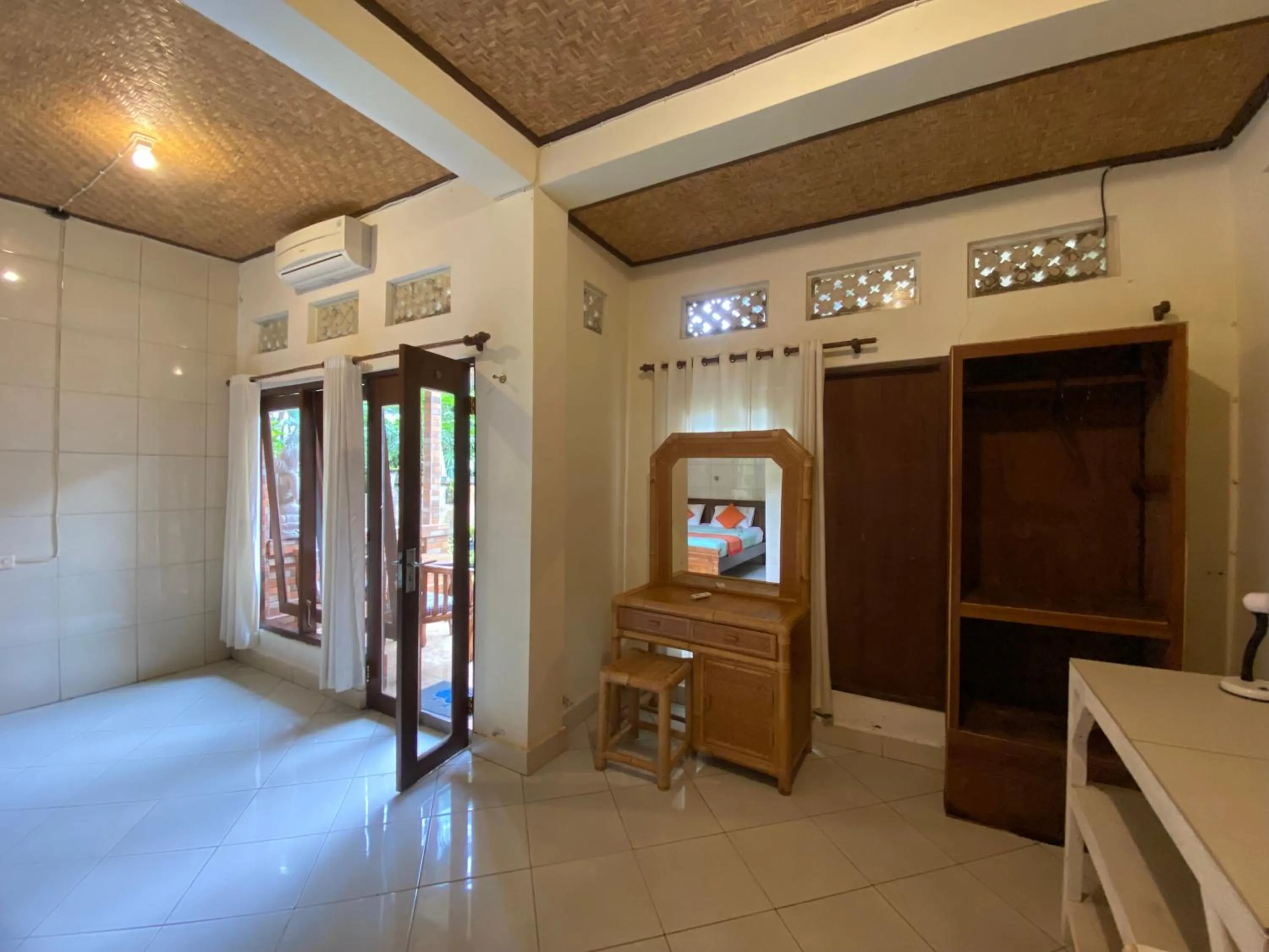 wardrobe in Sulendra Jungle Suites Ubud View by EPS