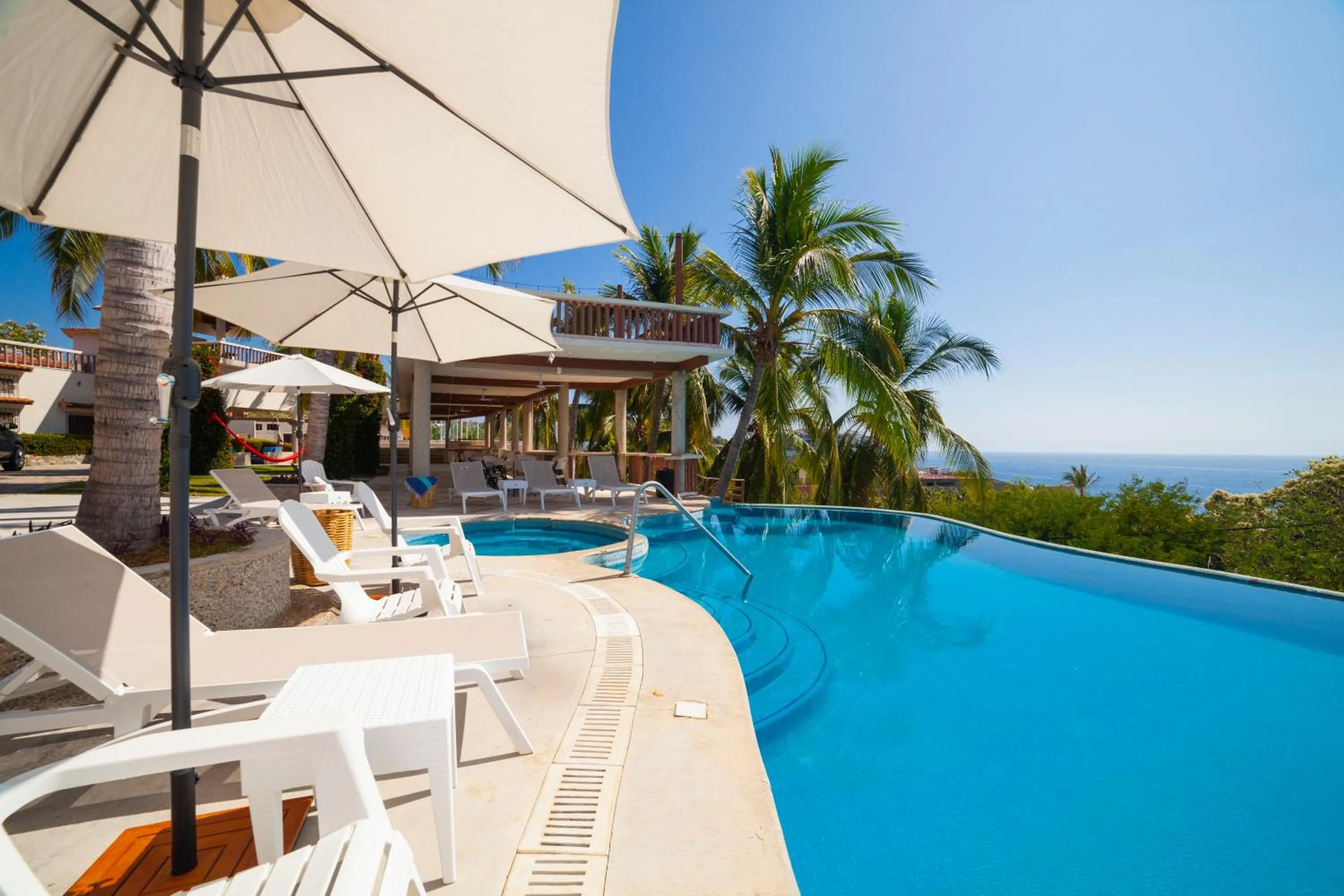 Swimming pool in Hotel Casa Rush