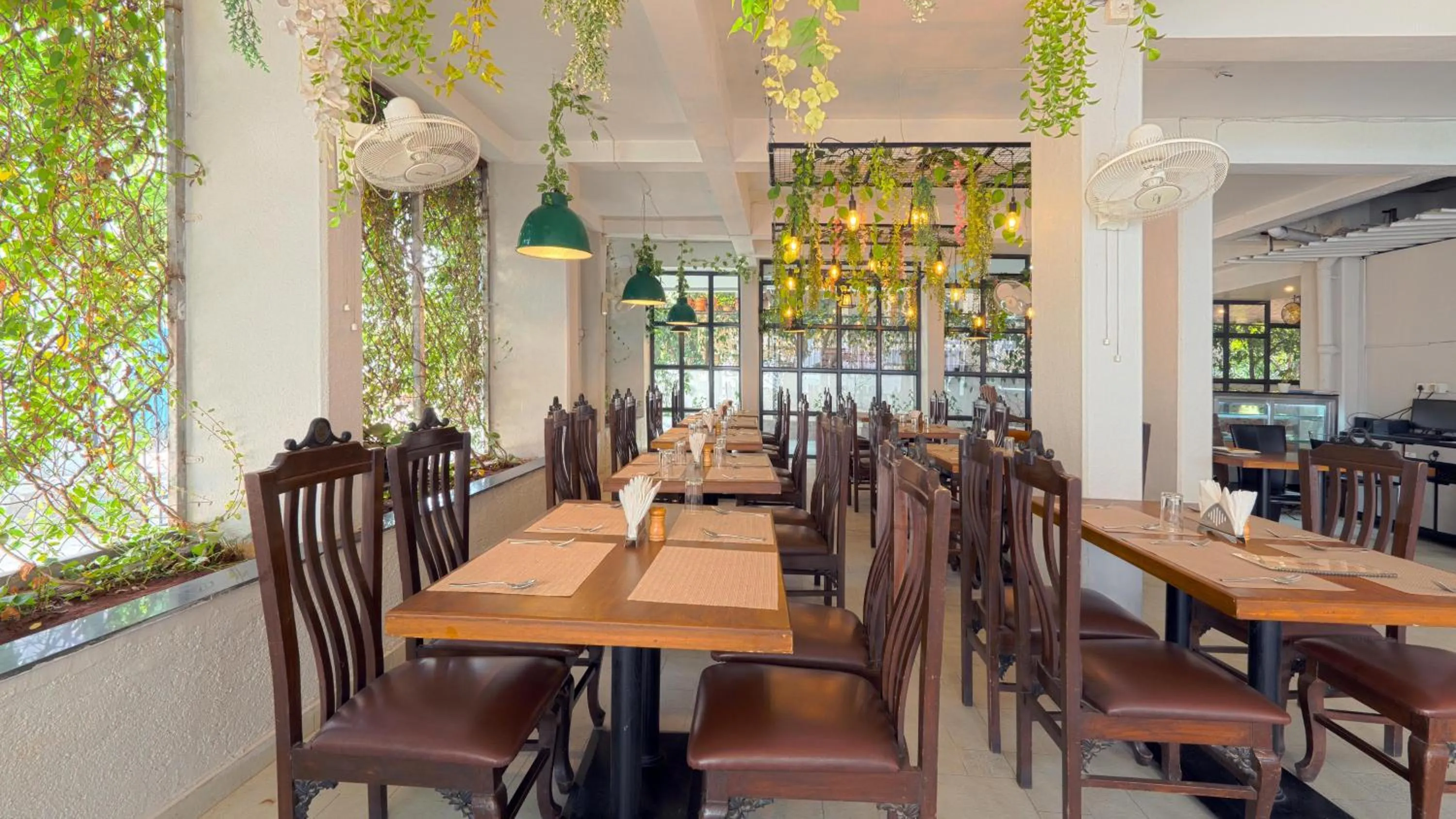 Restaurant/places to eat in Magnus Aerith Studios Exclusive Residences