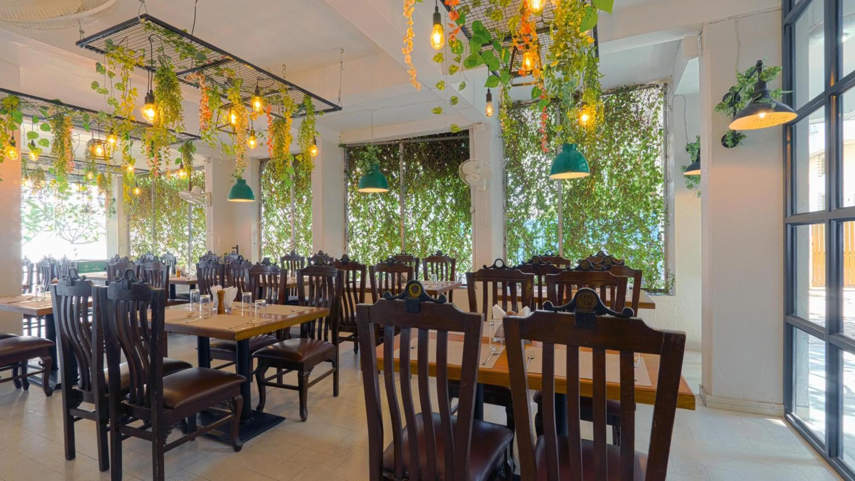 Restaurant/places to eat in Magnus Aerith Studios Exclusive Residences