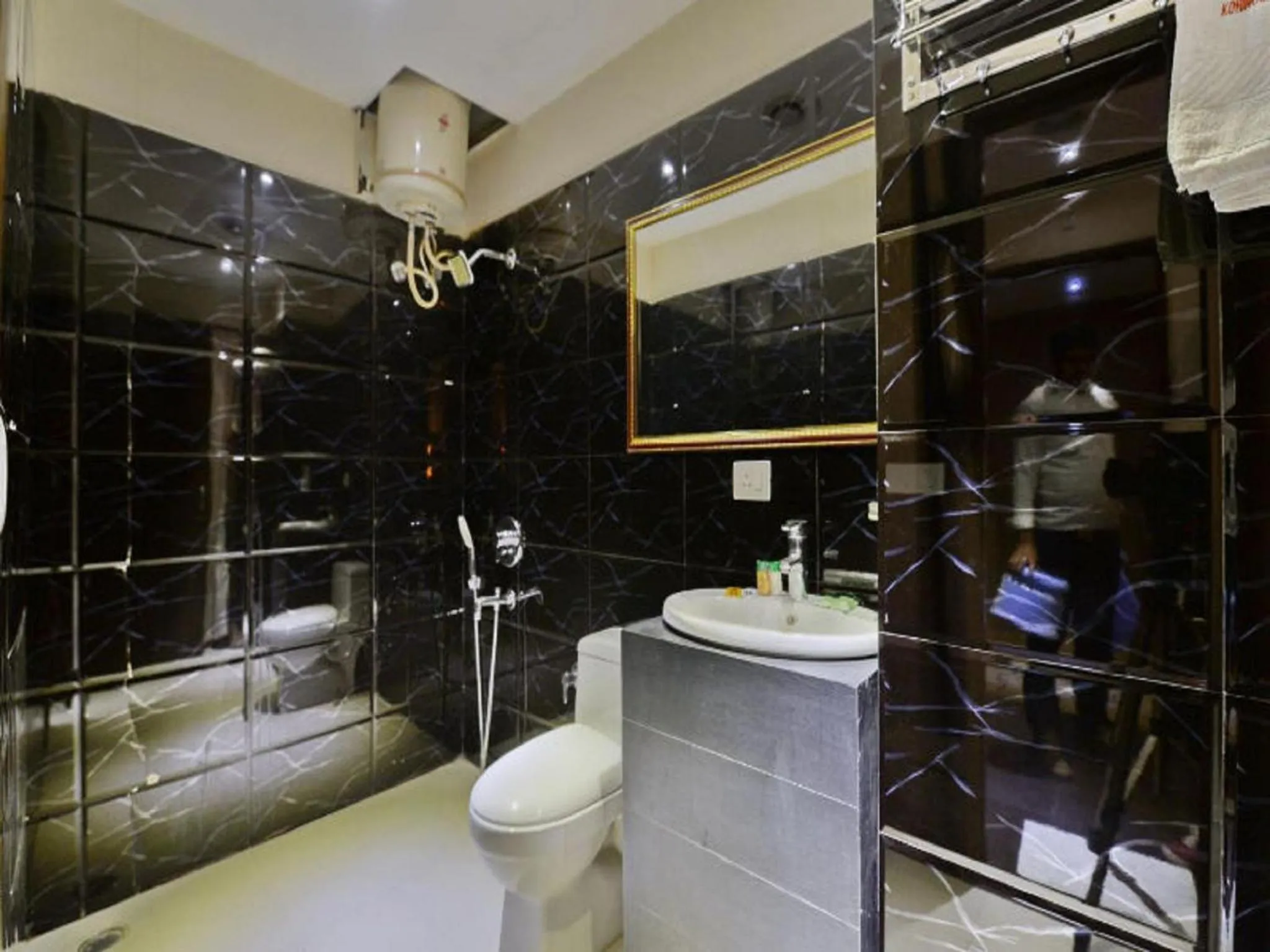 Bathroom in Hotel Kohinoor Palace, Ludhiana