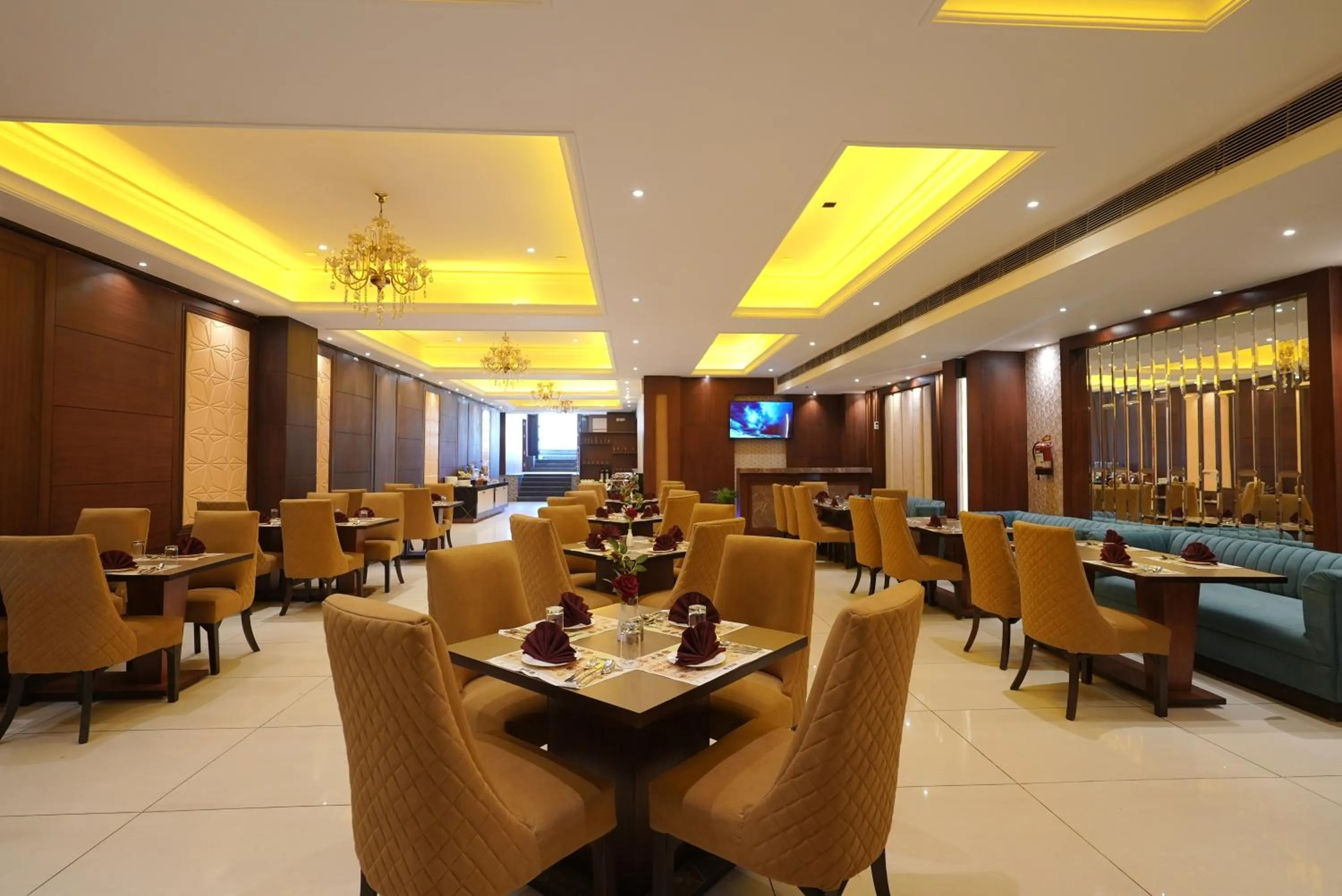 Restaurant/places to eat in Hotel Kohinoor Palace, Ludhiana
