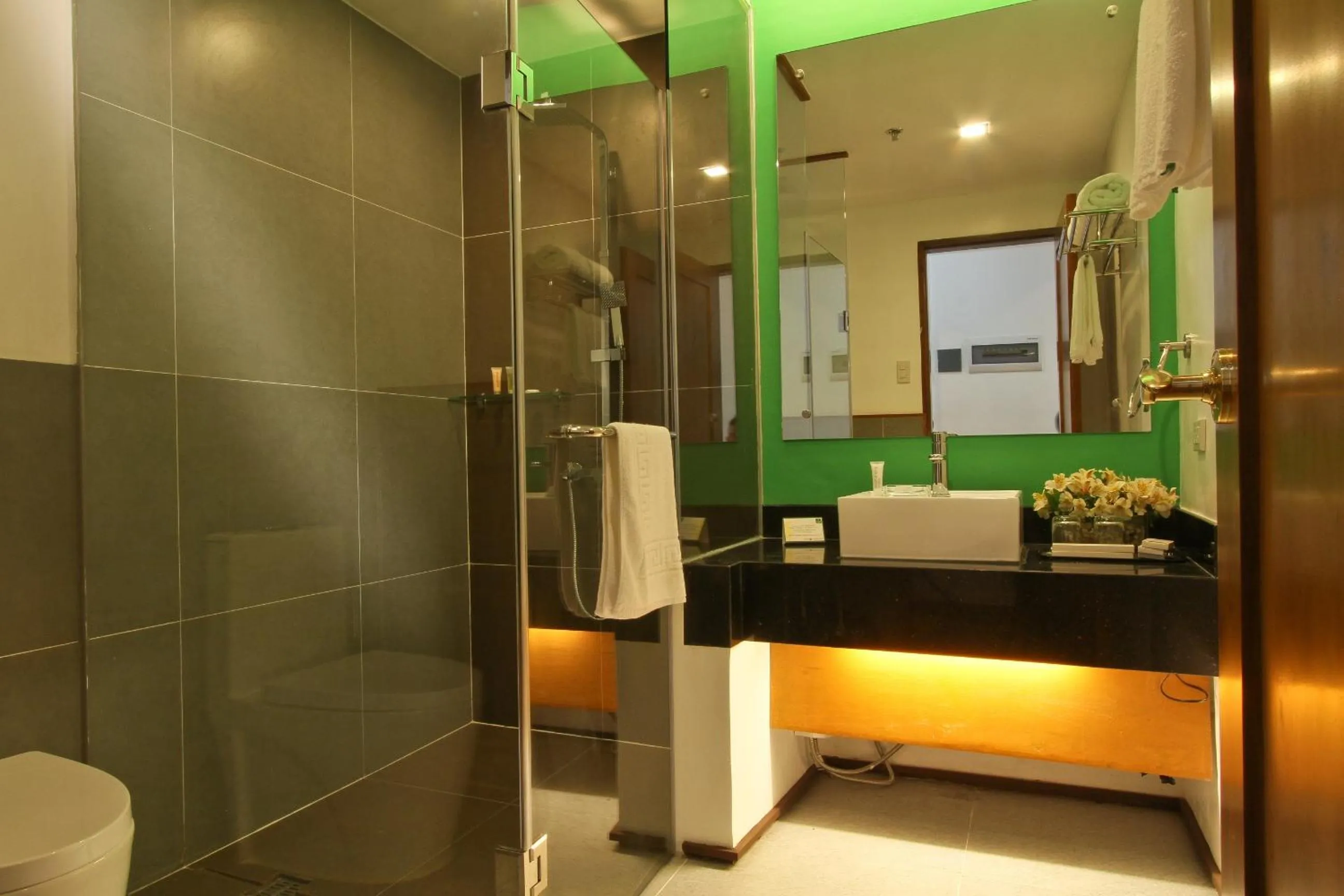 Shower in The Harvest Hotel Managed by HII