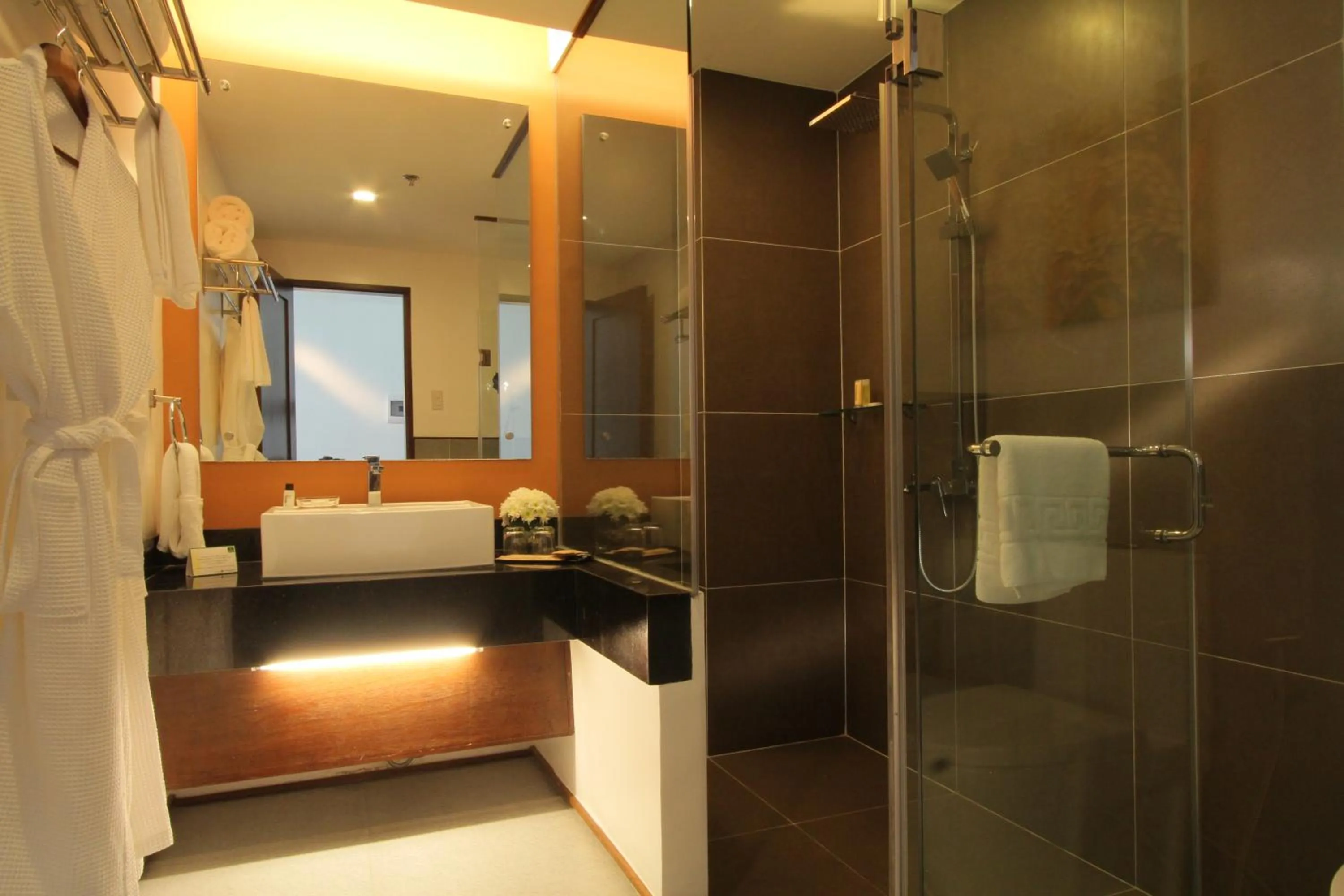 Shower in The Harvest Hotel Managed by HII