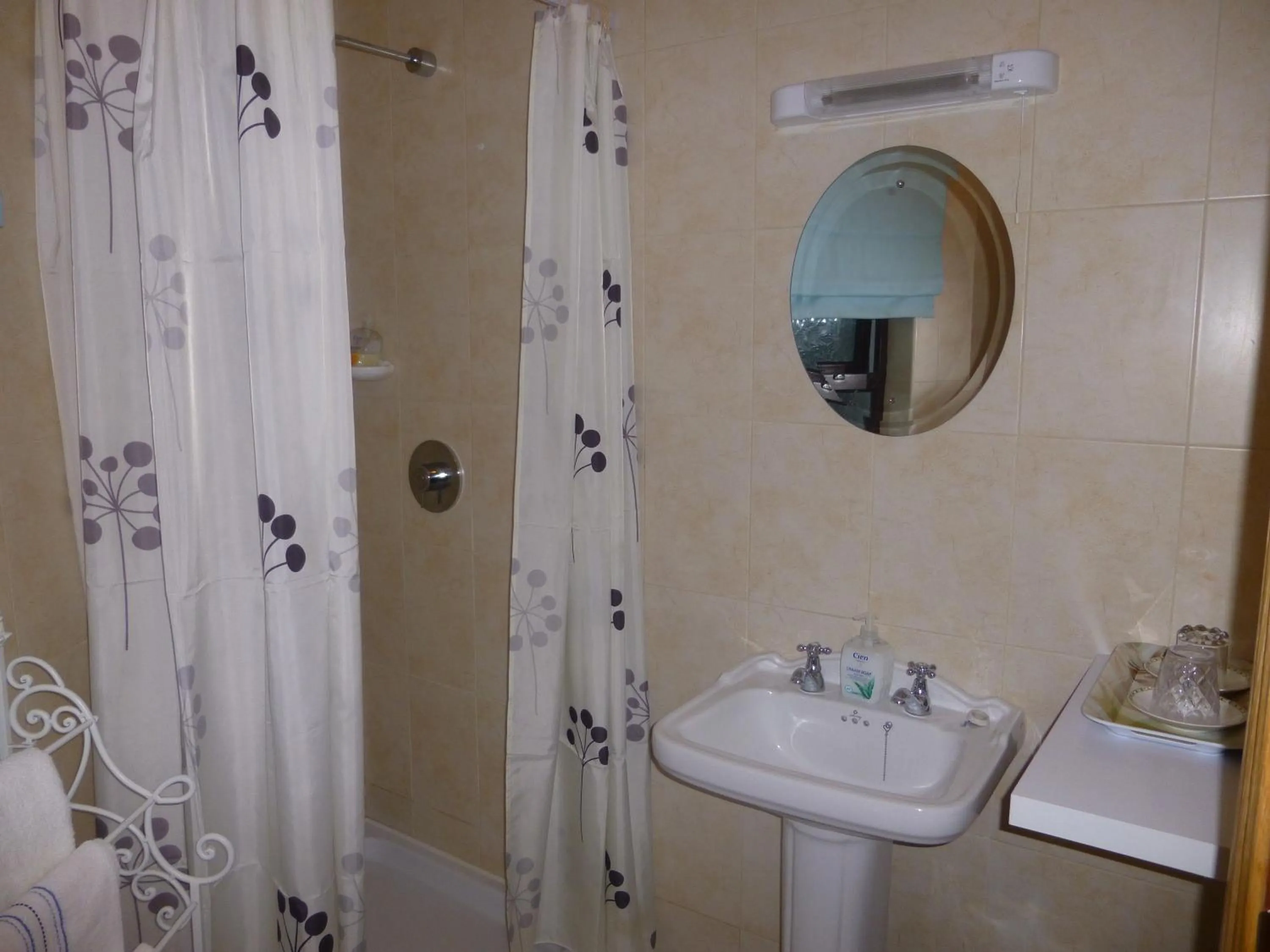 Bathroom in Ben View Guesthouse