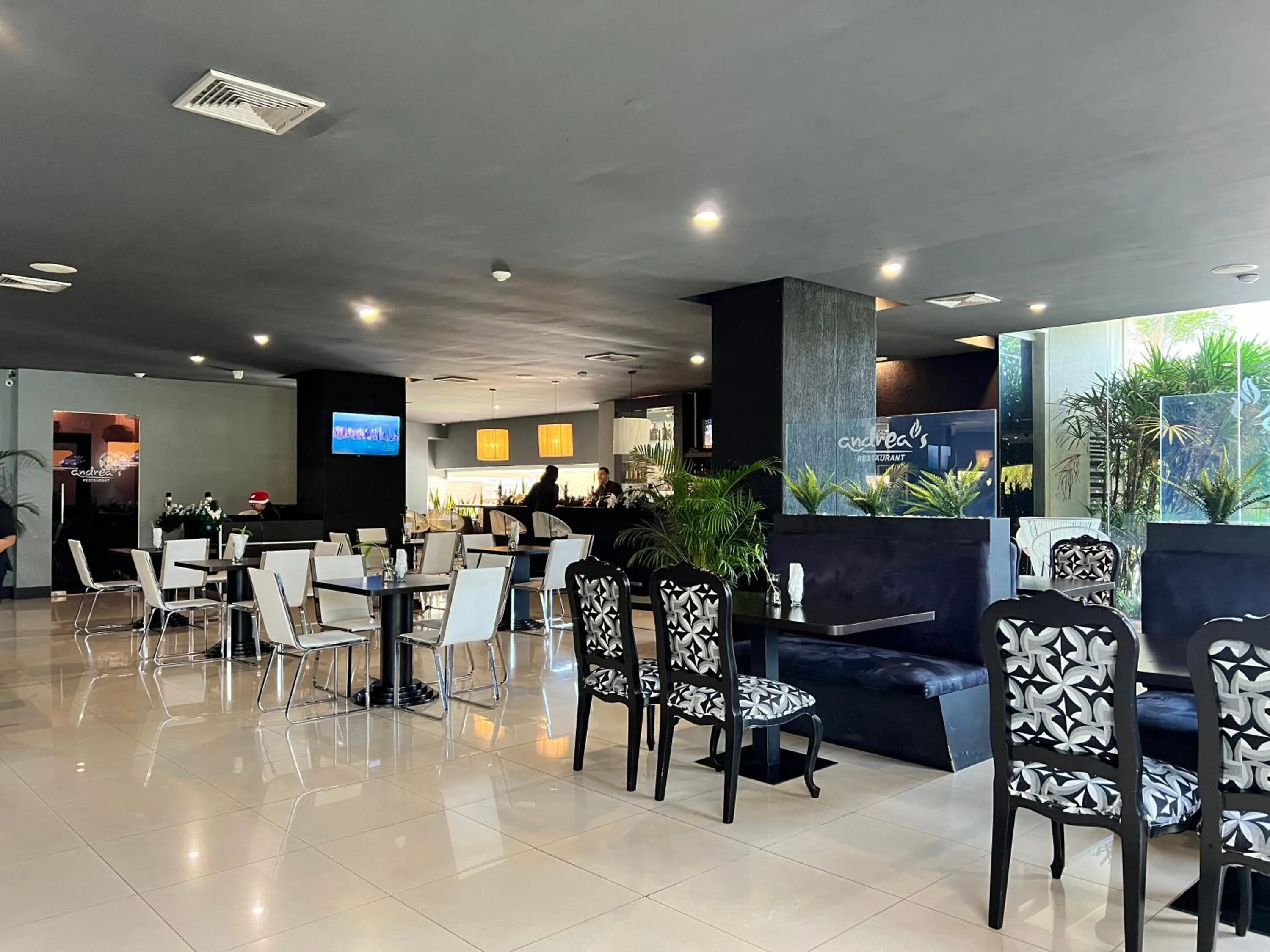 Restaurant/places to eat in Hotel GH Guaparo Inn Valencia