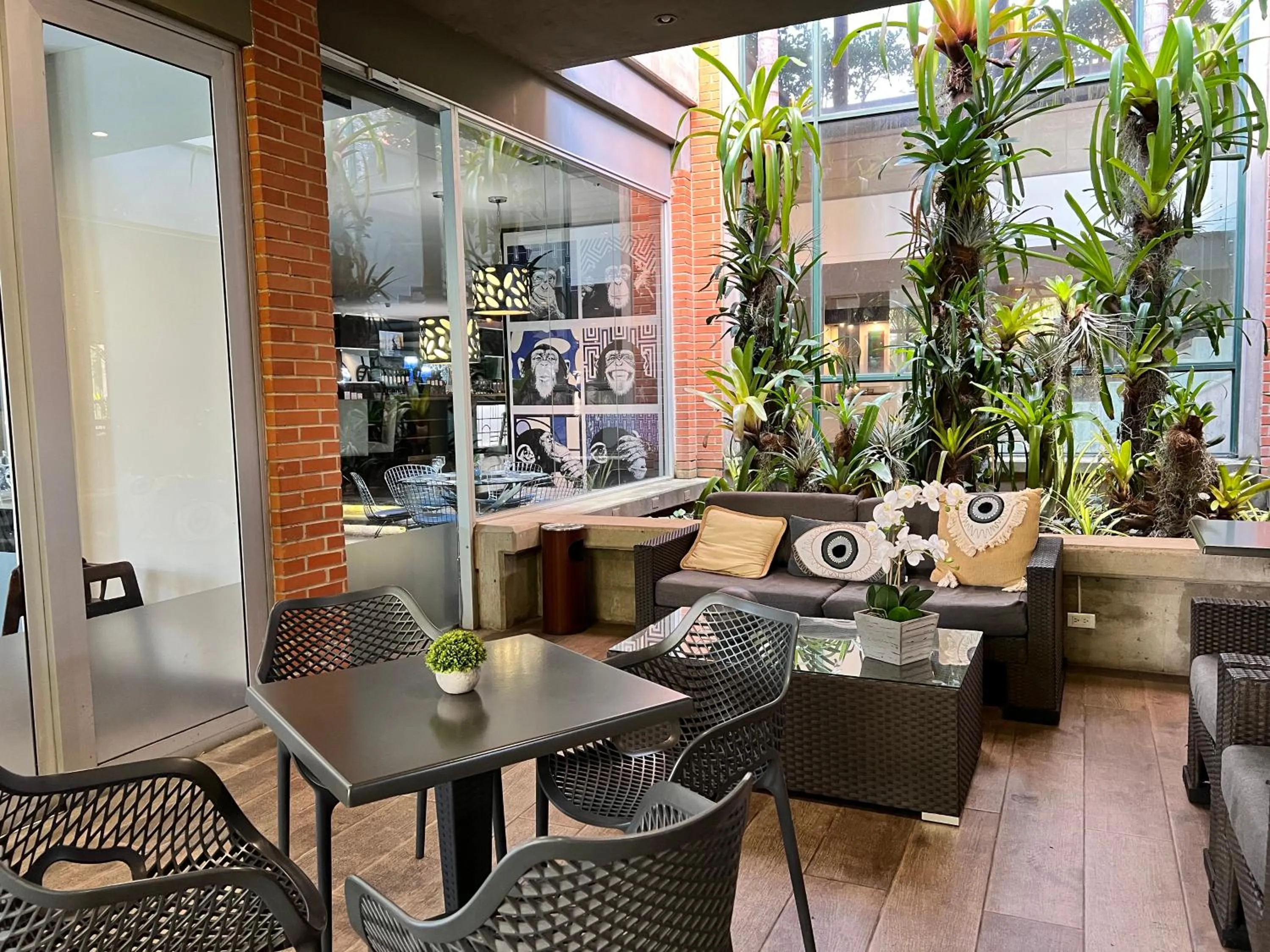 Restaurant/places to eat in Hotel GH Guaparo Inn Valencia