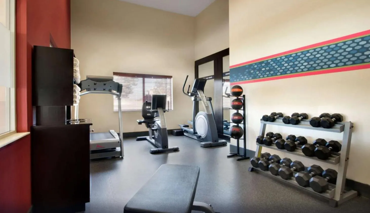 Fitness centre/facilities in Summit Suites