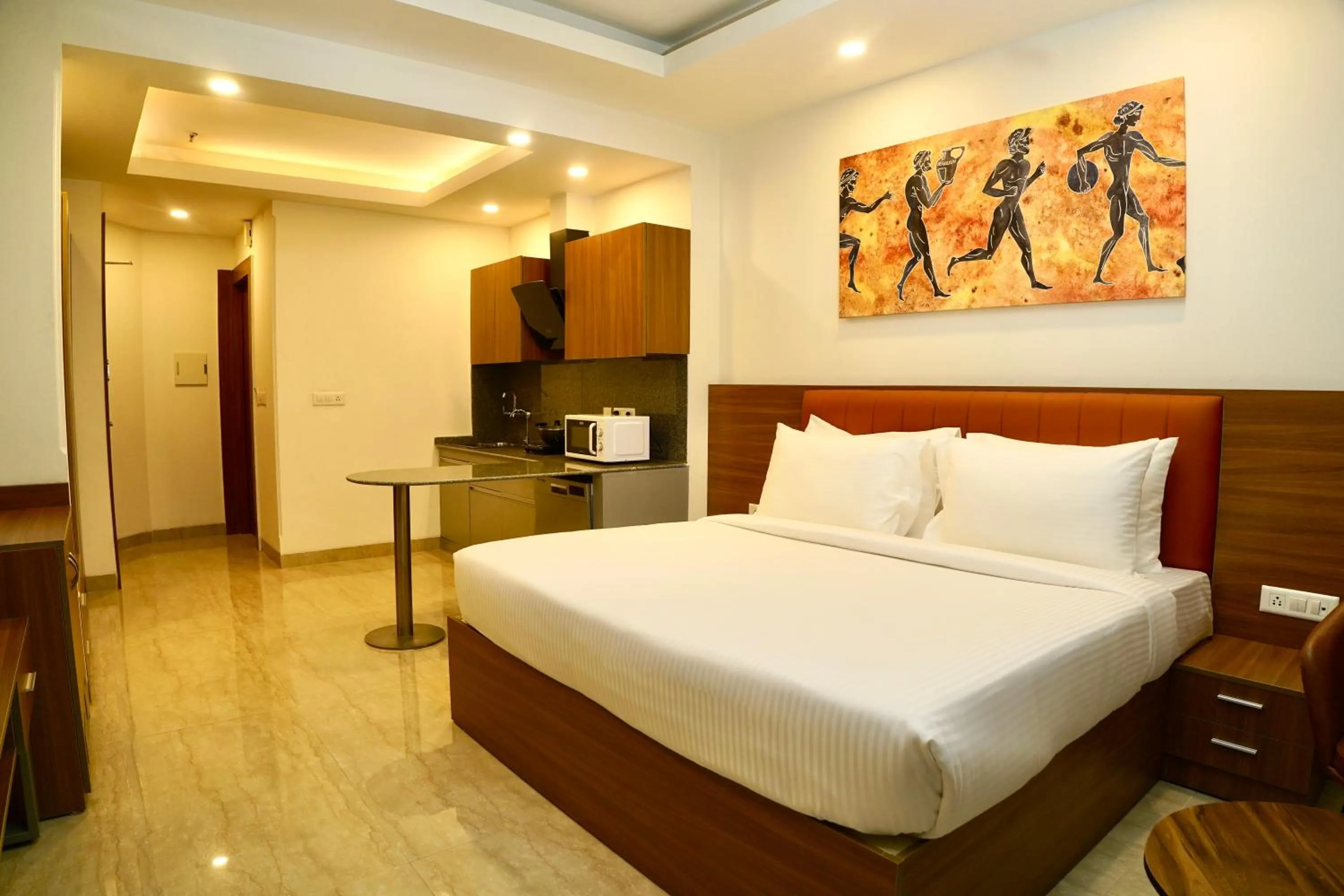 Kitchen or kitchenette, Bed in Alivaa Hotel Gurugram Sohna Road City Center