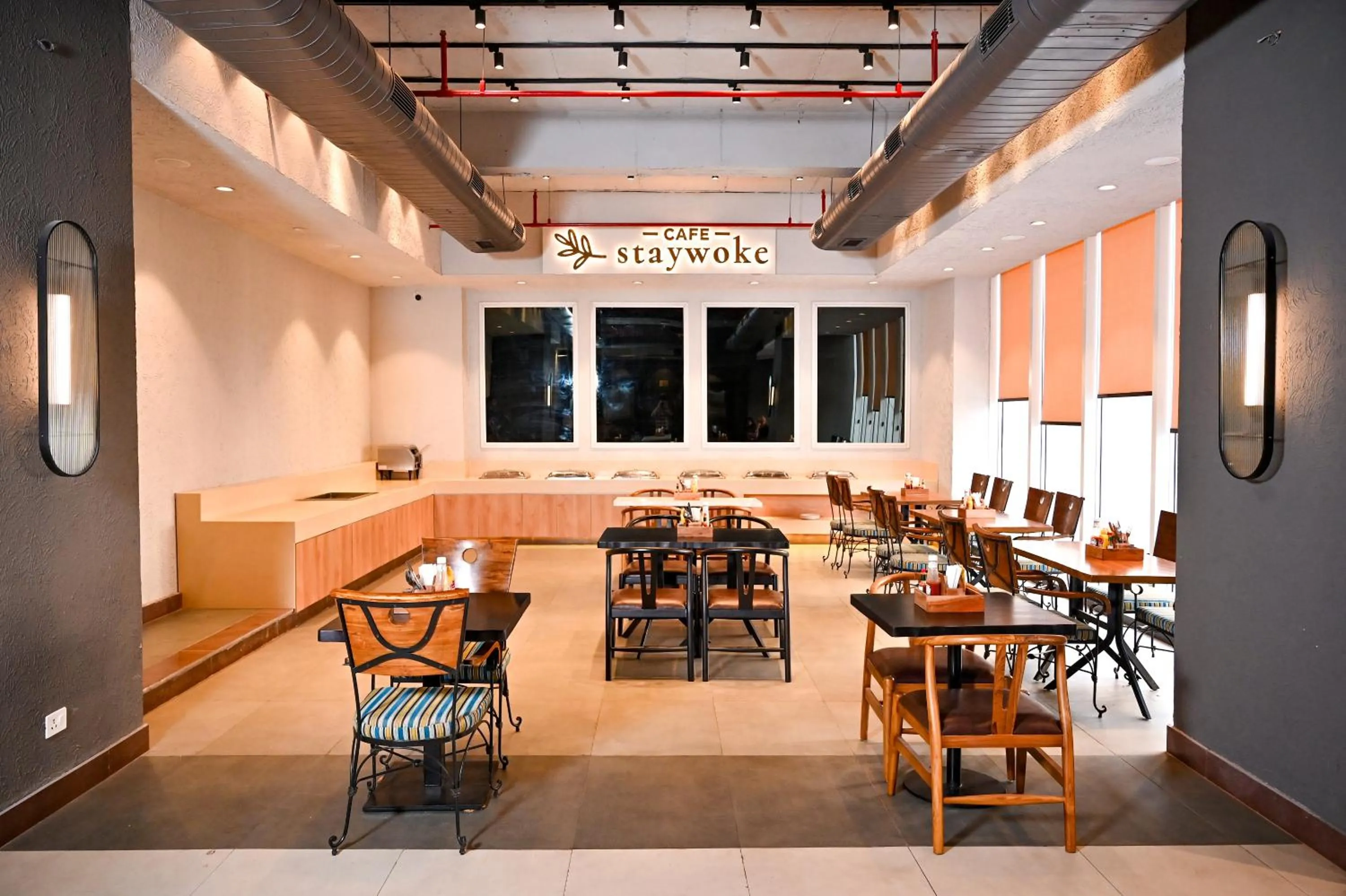 Restaurant/places to eat in Alivaa Hotel Gurugram Sohna Road City Center