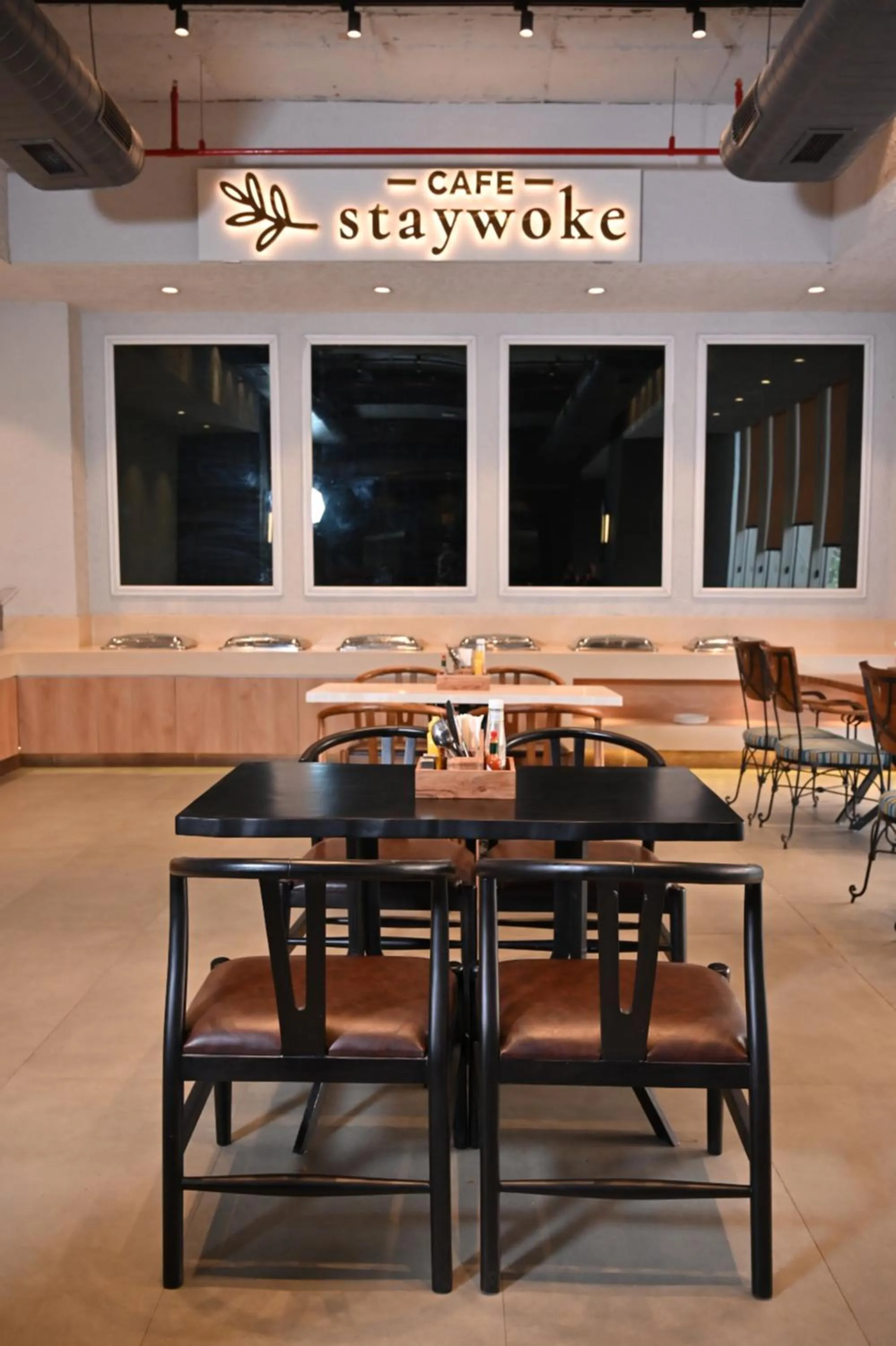 Restaurant/places to eat in Alivaa Hotel Gurugram Sohna Road City Center