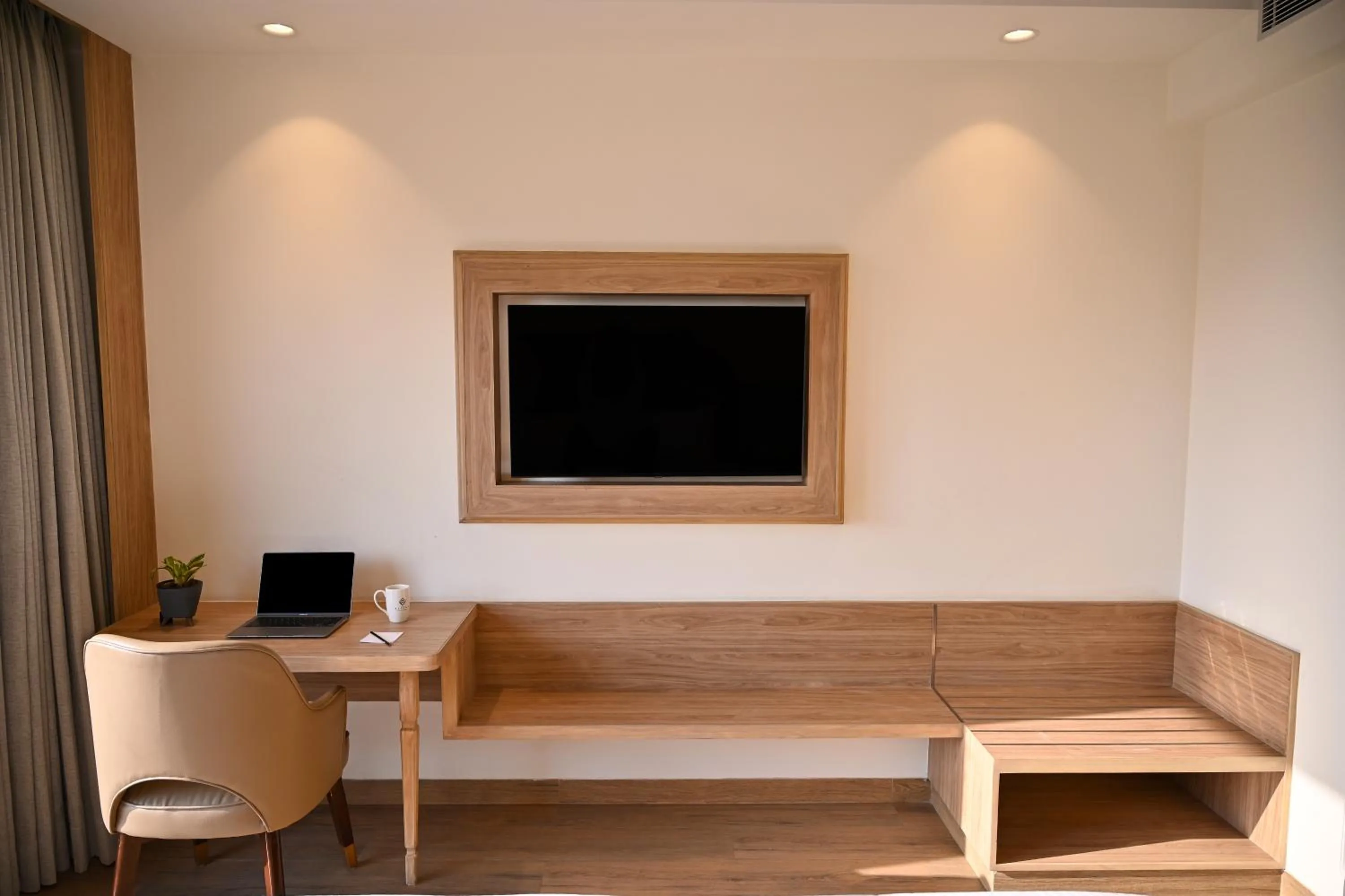 Alivaa Hotel Gurugram Sohna Road City Center